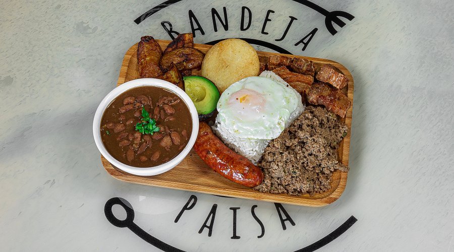 La Bandeja Paisa: Más que un Plato, una Epopeya en la Mesa