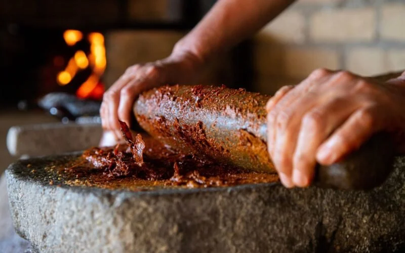El Trueque Cultural del Cacao y el "Mole": El Diseño del Mestizaje Complejo
