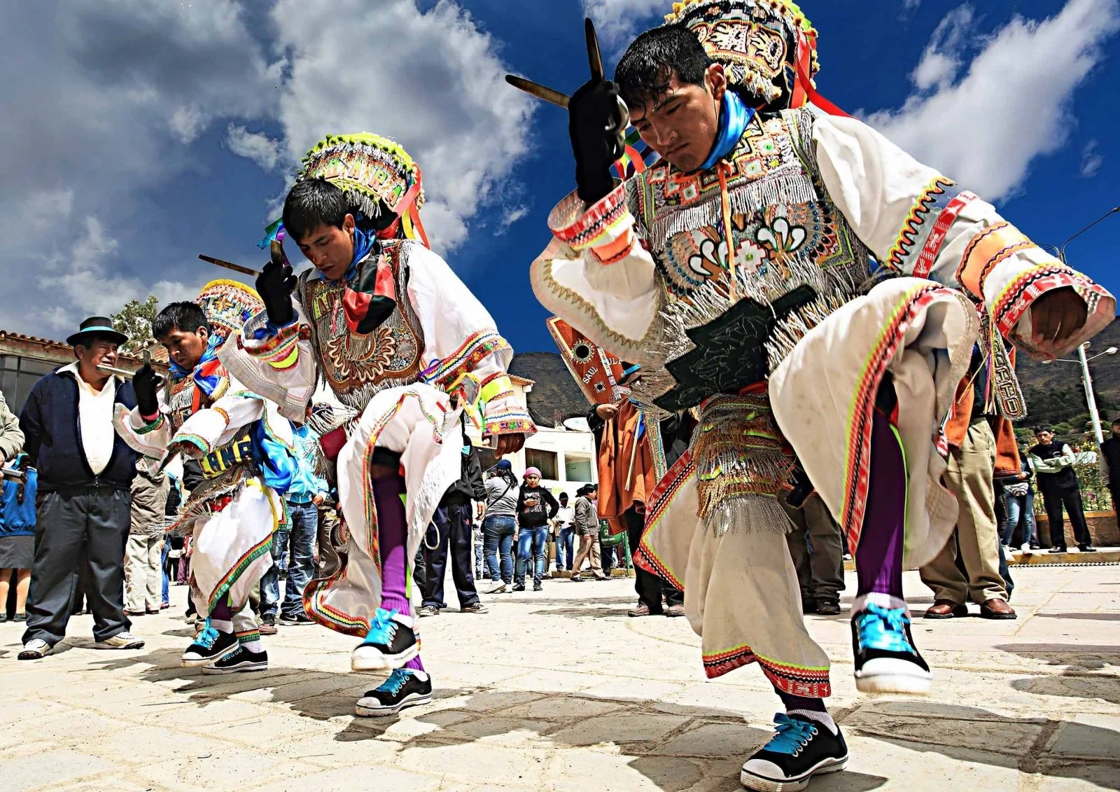 La Danza de las Tijeras: Biomecánica y Física del Salto Andino