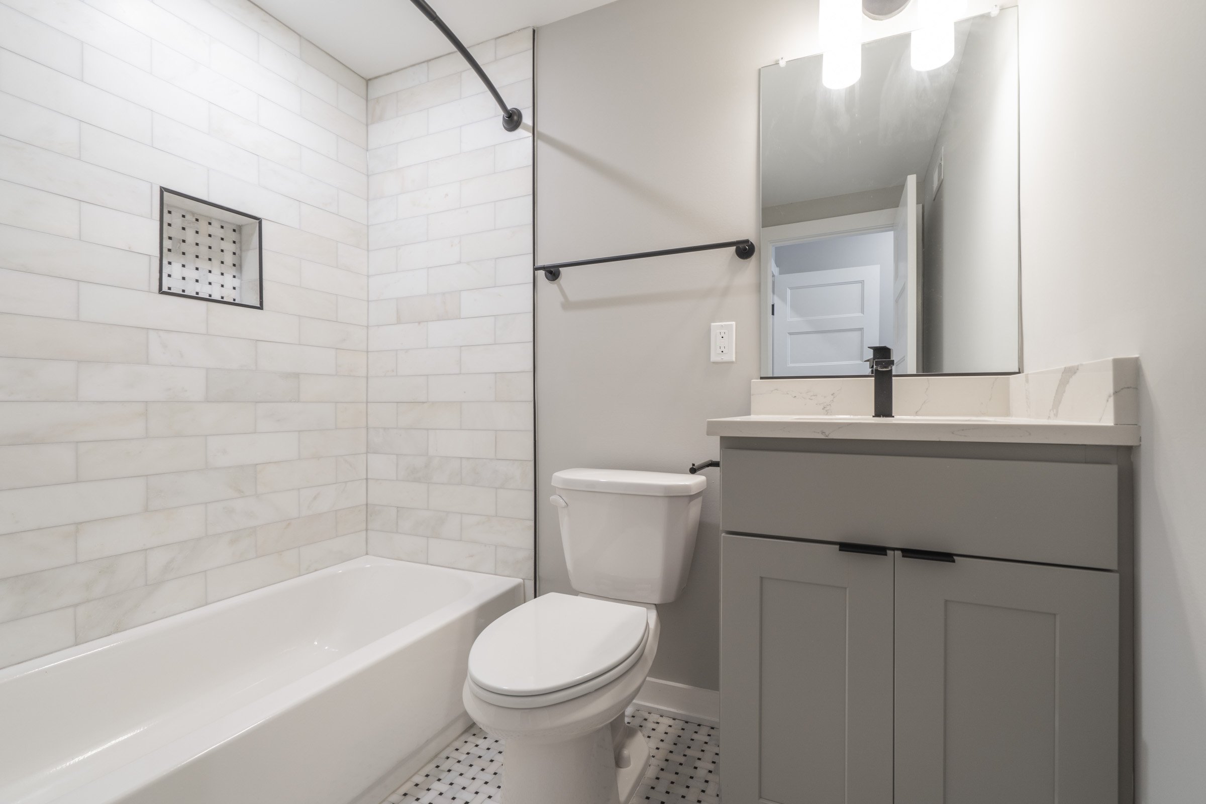 435 N 35th St_Unit 2.20.jpg