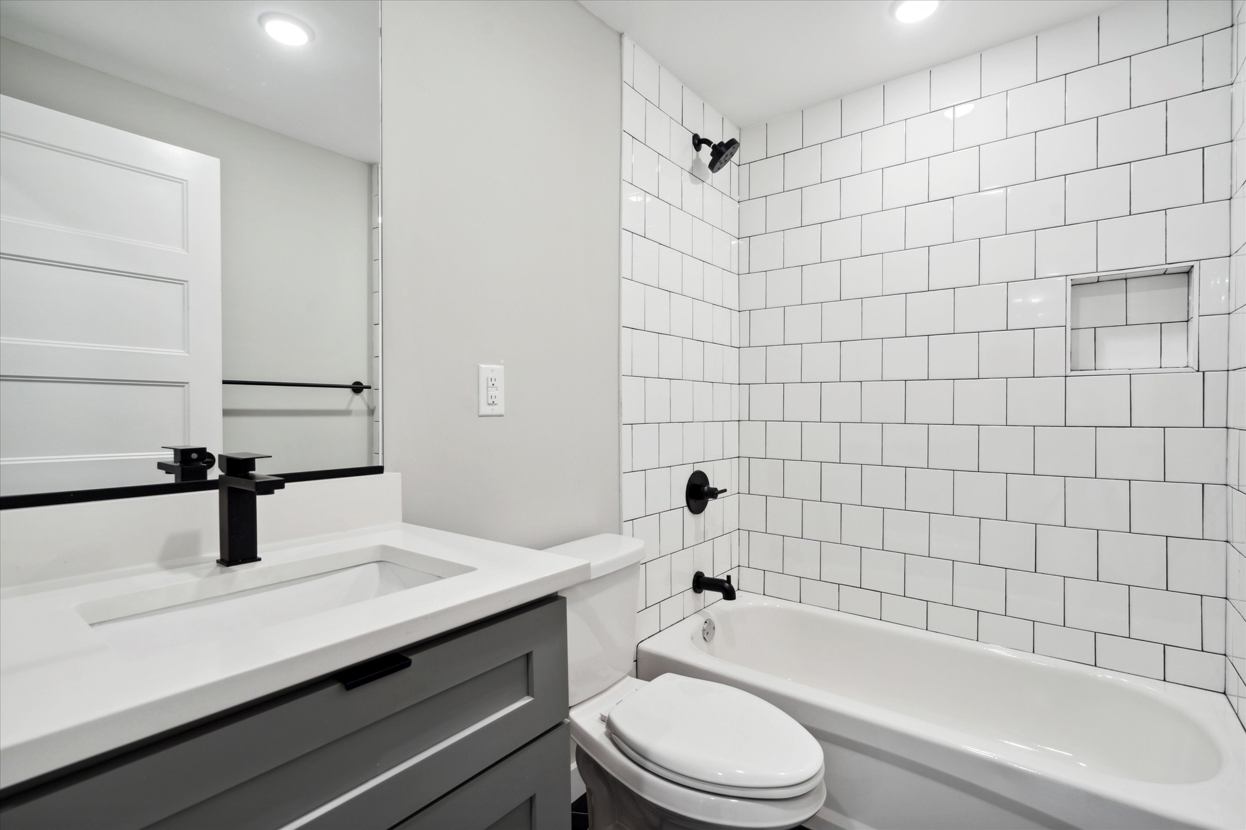 10-3519 Hamilton St Unit 1.5.jpg