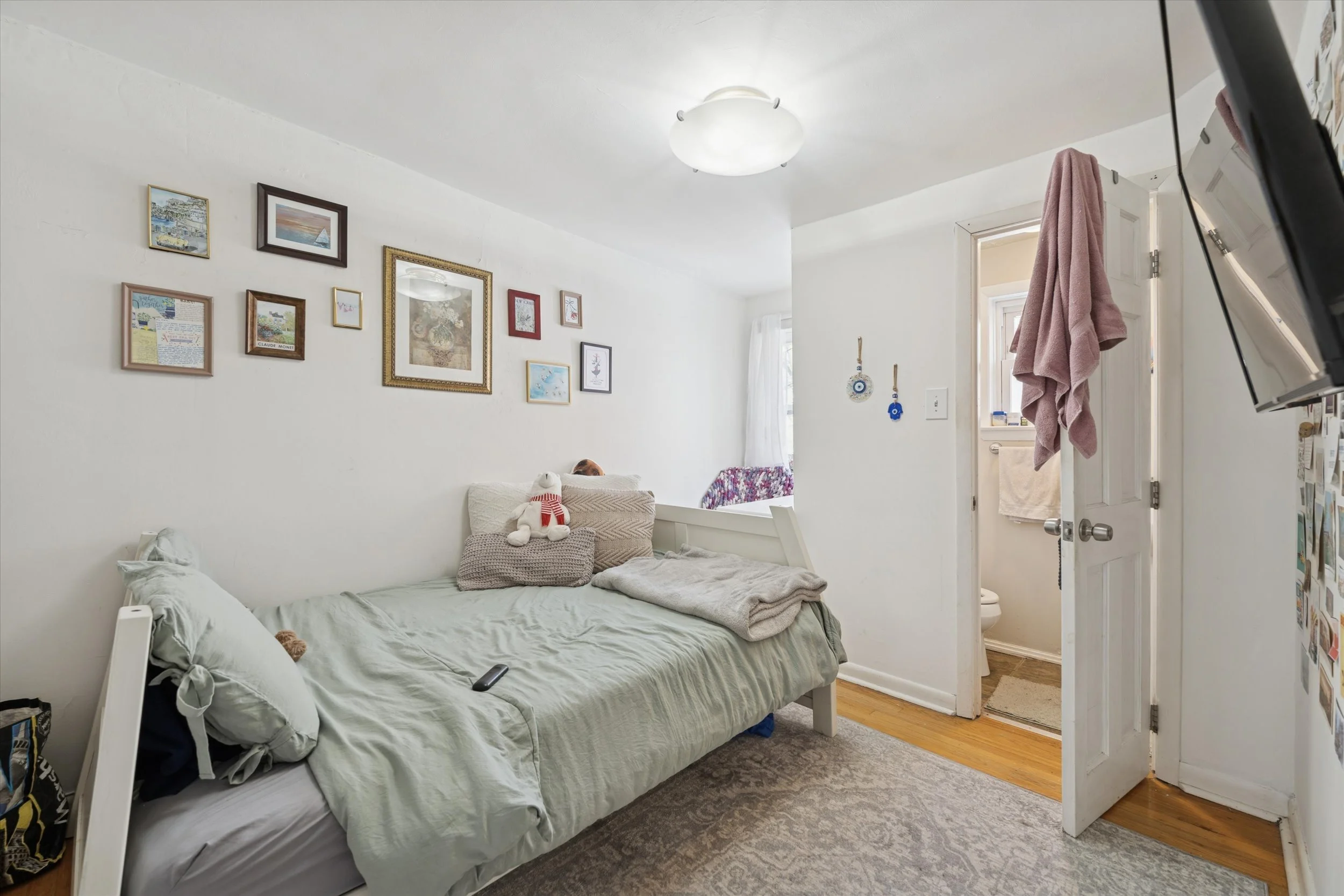 21-3641 Warren St_21.jpg