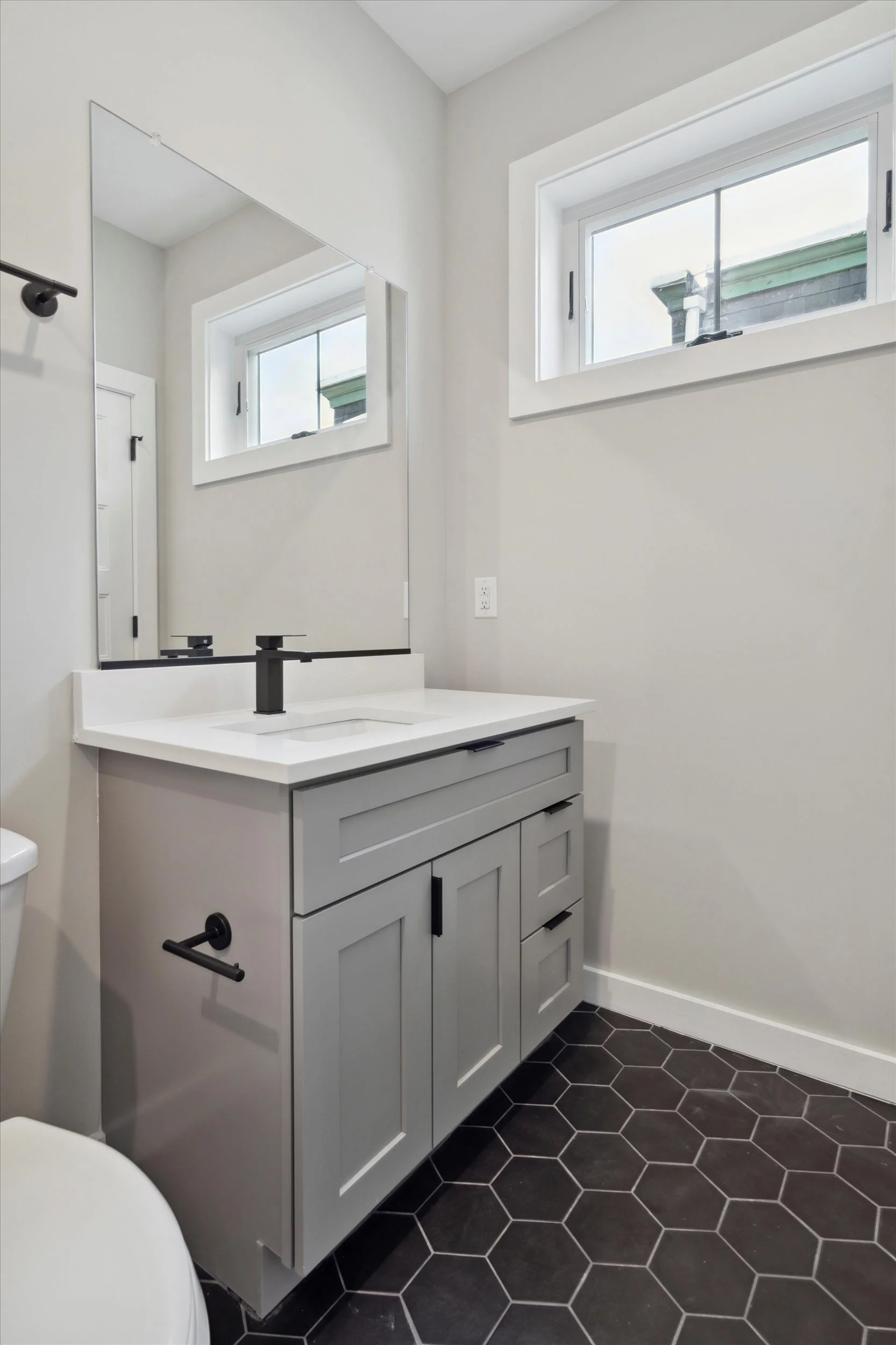 48-3519 Hamilton St Unit 4.6.jpg