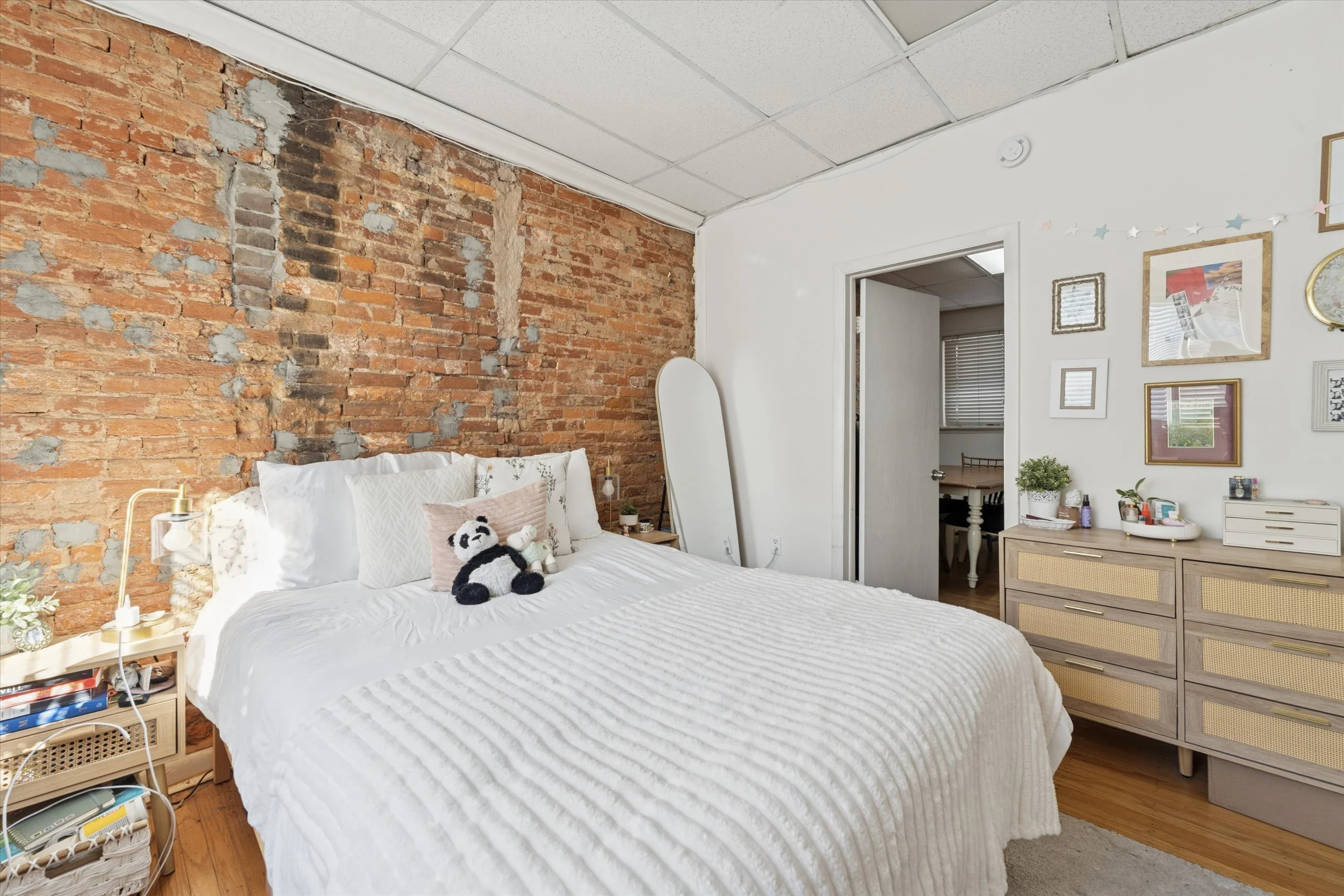 04-3641 Warren St_04.jpg