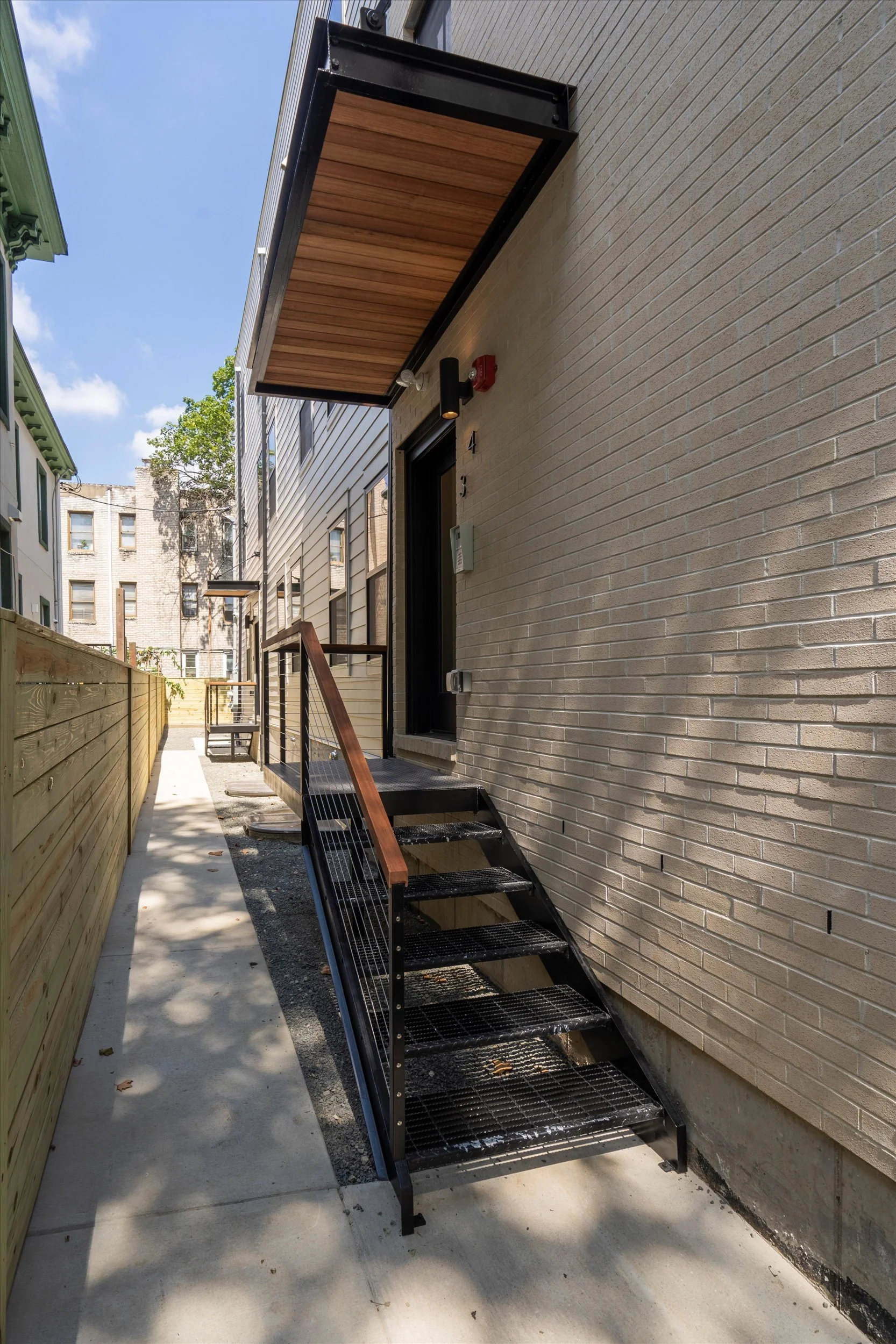 02-3519 Hamilton St2.jpg