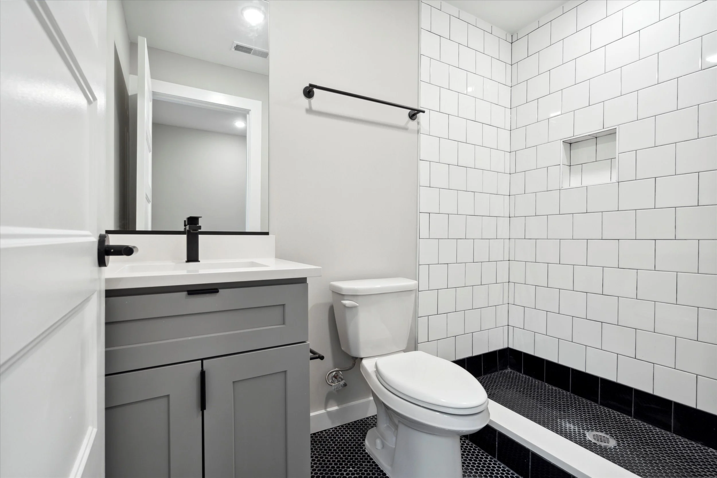 28-3519 Hamilton St Unit 2.10.jpg