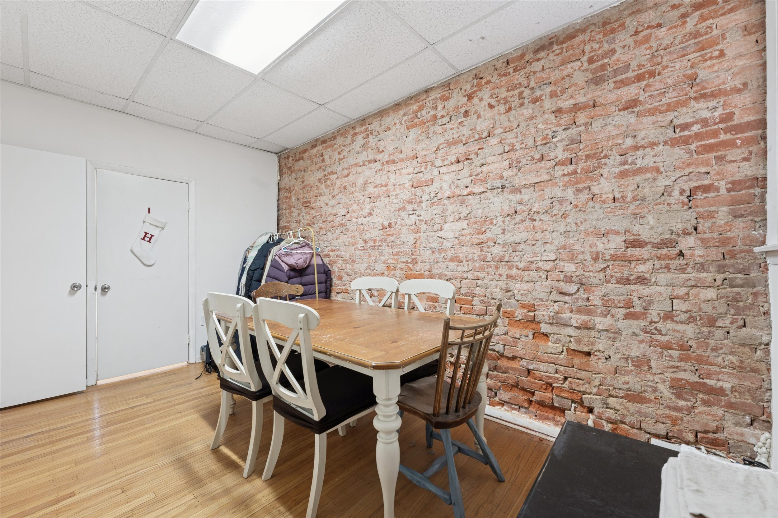 06-3641 Warren St_06.jpg