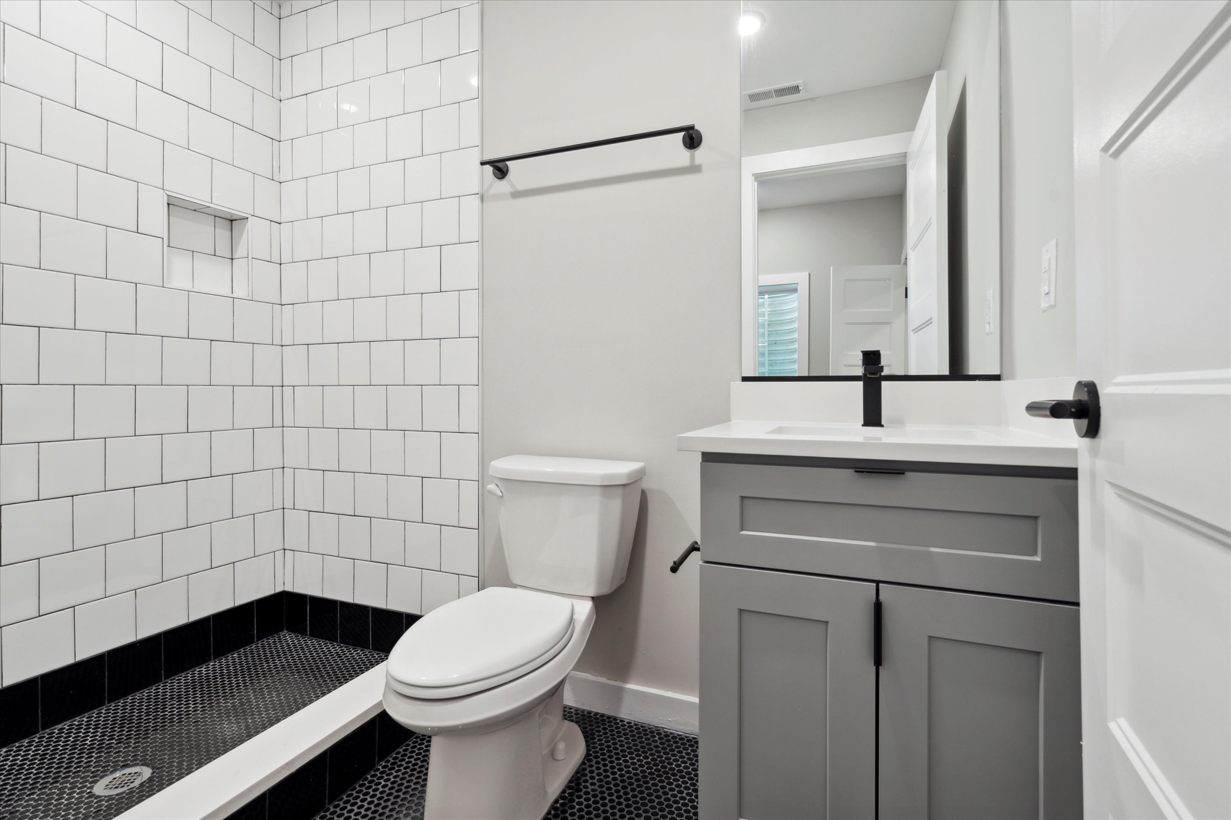 17-3519 Hamilton St Unit 1.12.jpg