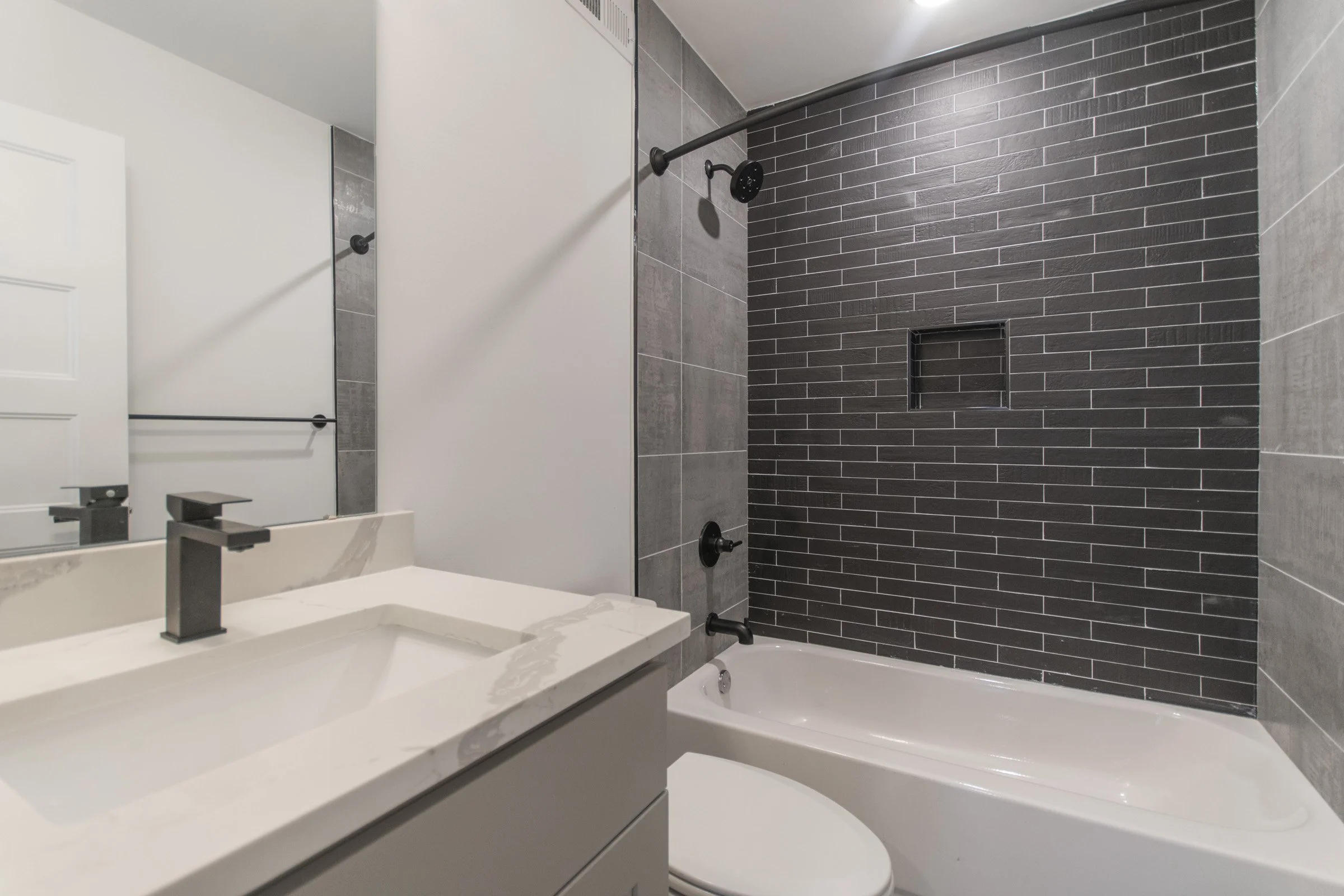 437 N 35th St_C3.jpg