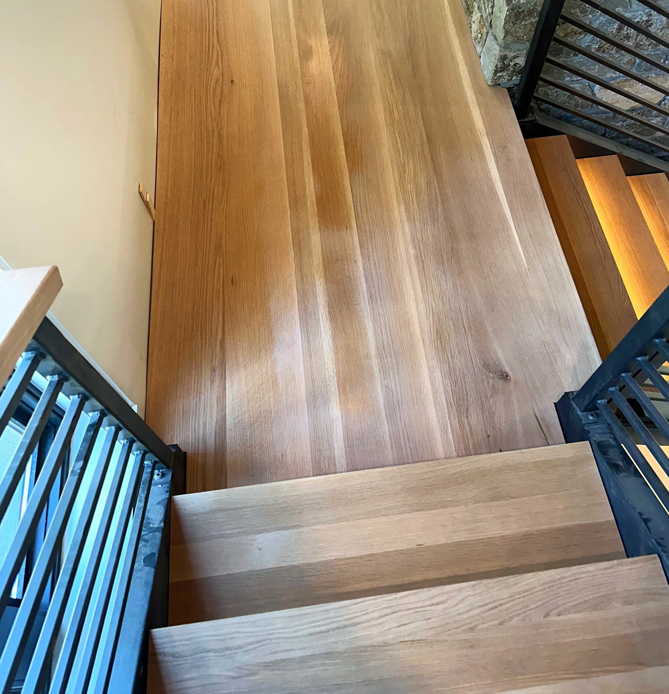 rift-sawn-white-oak-steel-stair-swan-lake-mt-06.jpg