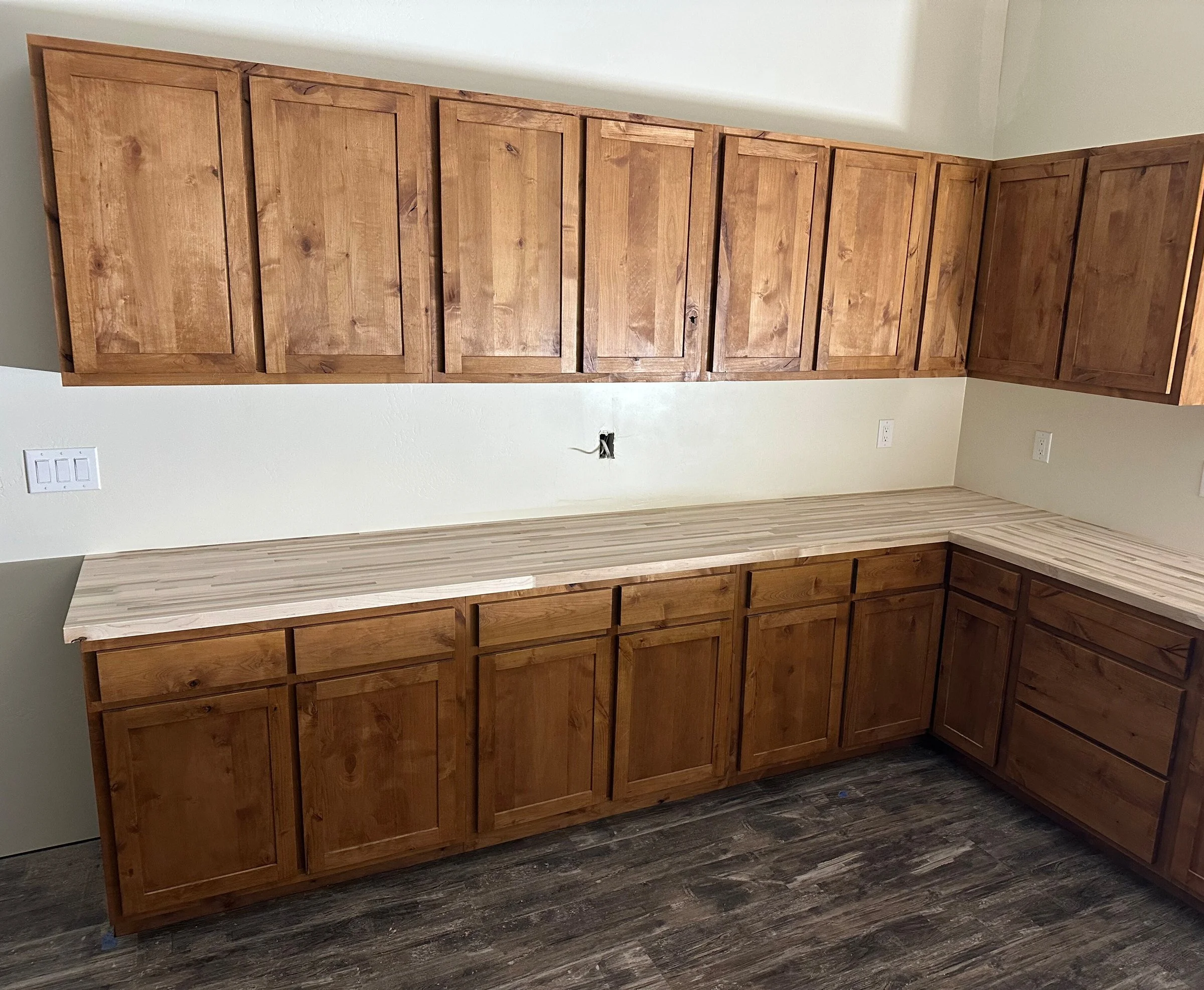 knotty-alder-kitchen-sparrow-kalispell-mt-02.jpg