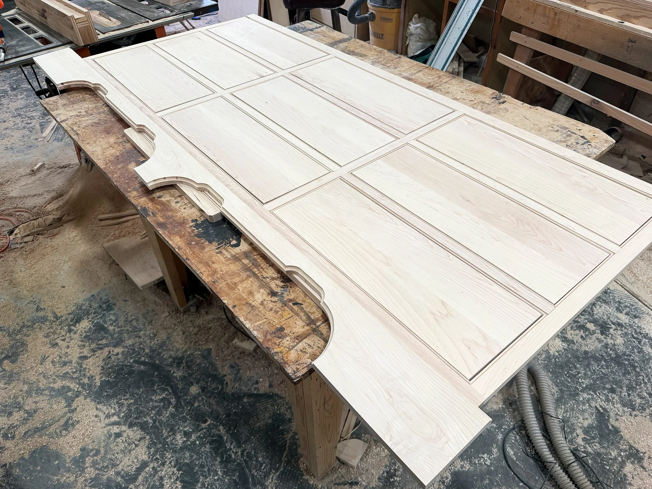 maple-face-frame-drawer-fronts-scalloped-feet-08.jpg
