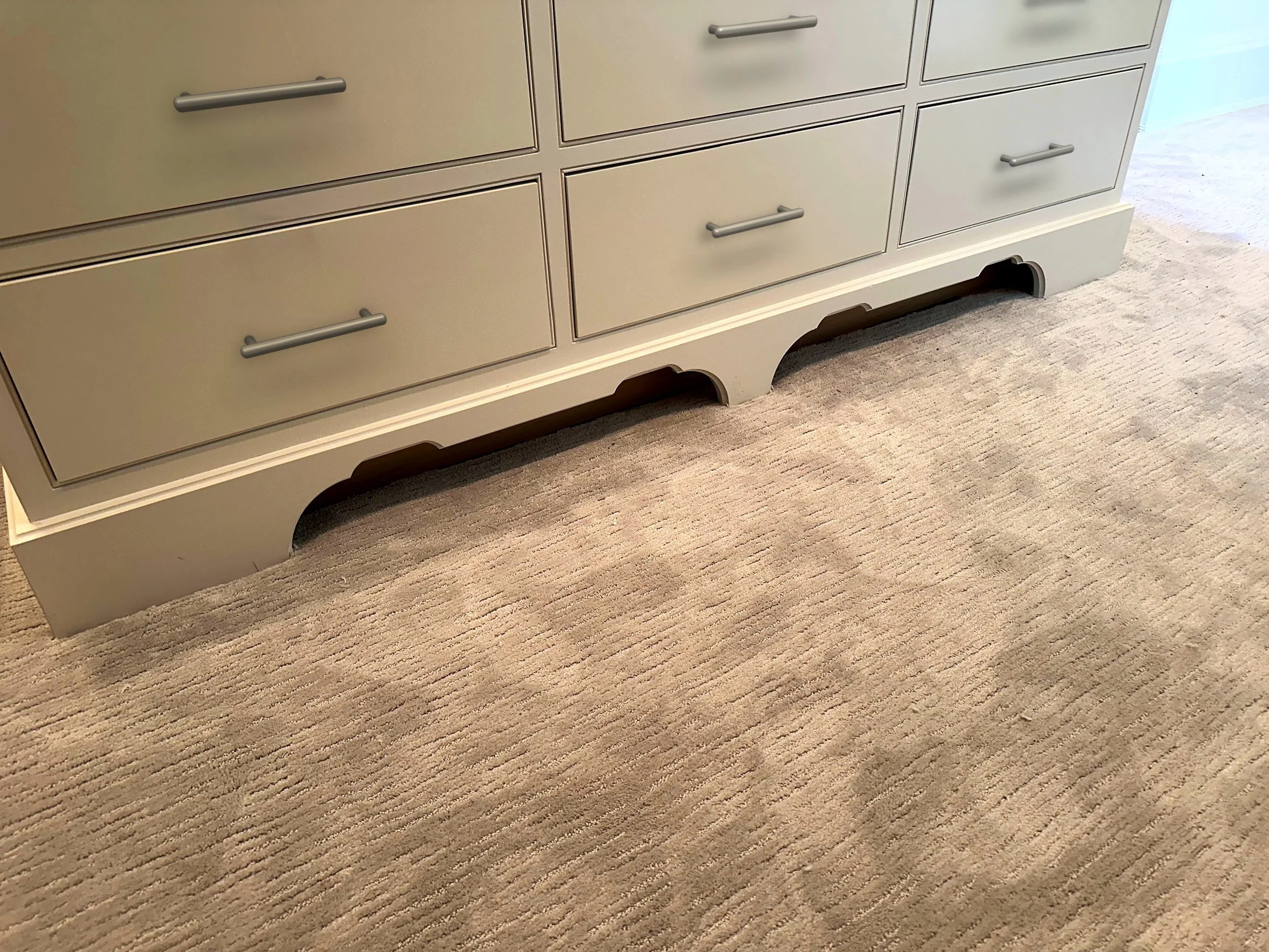 scalloped-base-painted-closet-island-04.jpg