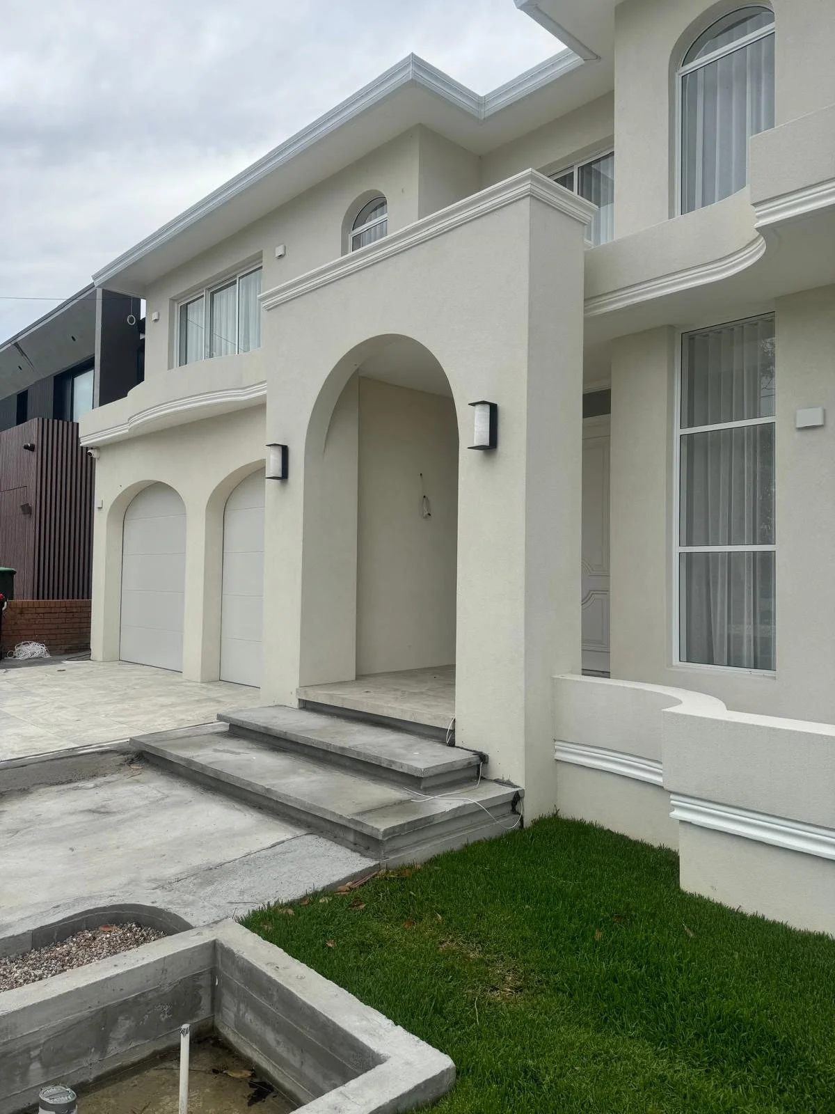 SAN SOUCI
• External Acrylic Render Texture 
