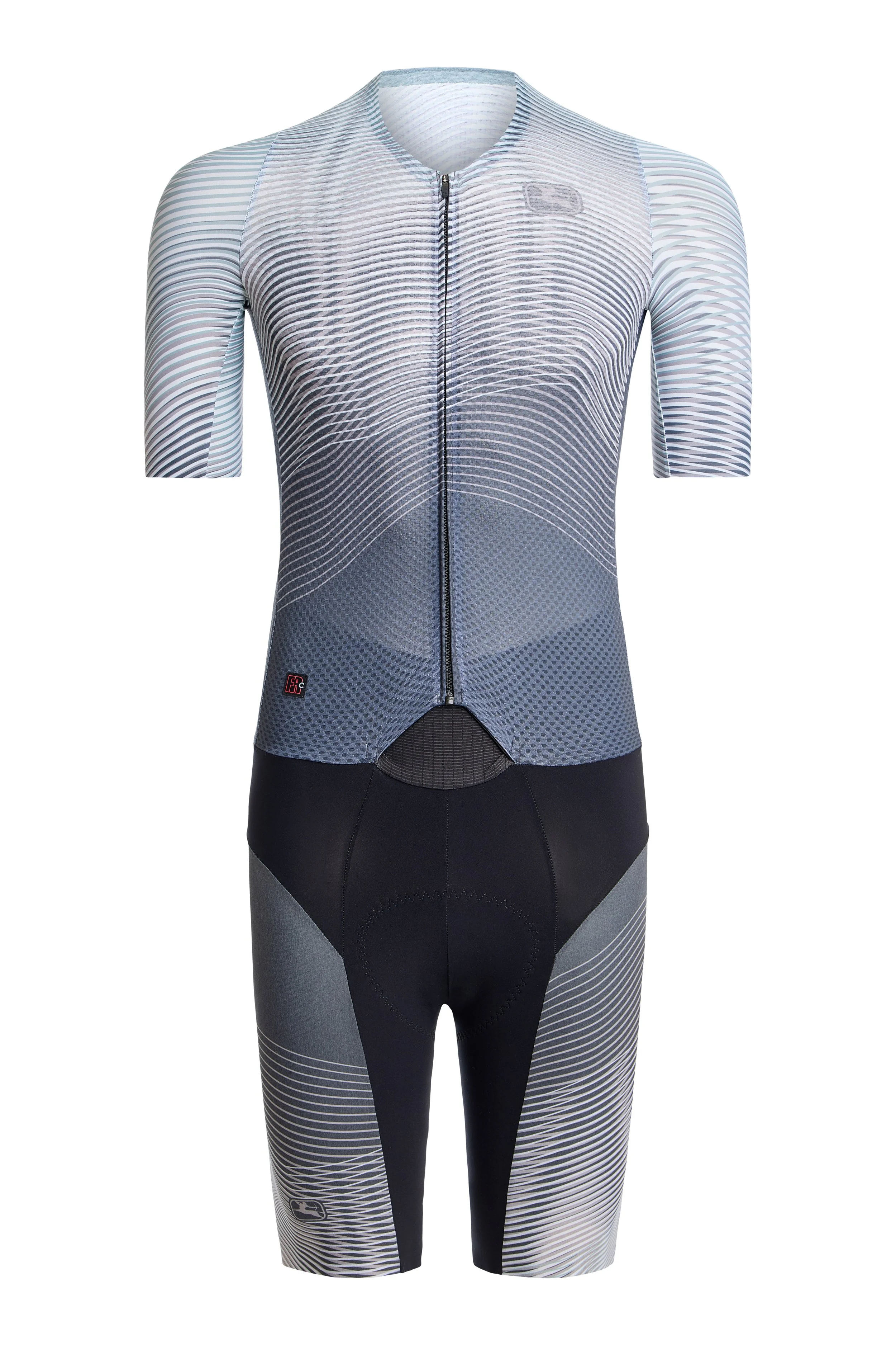 Ein professioneller Fahrradtrikot und Fahrradshorts in Grau-Tönen mit geometrischen Mustern.