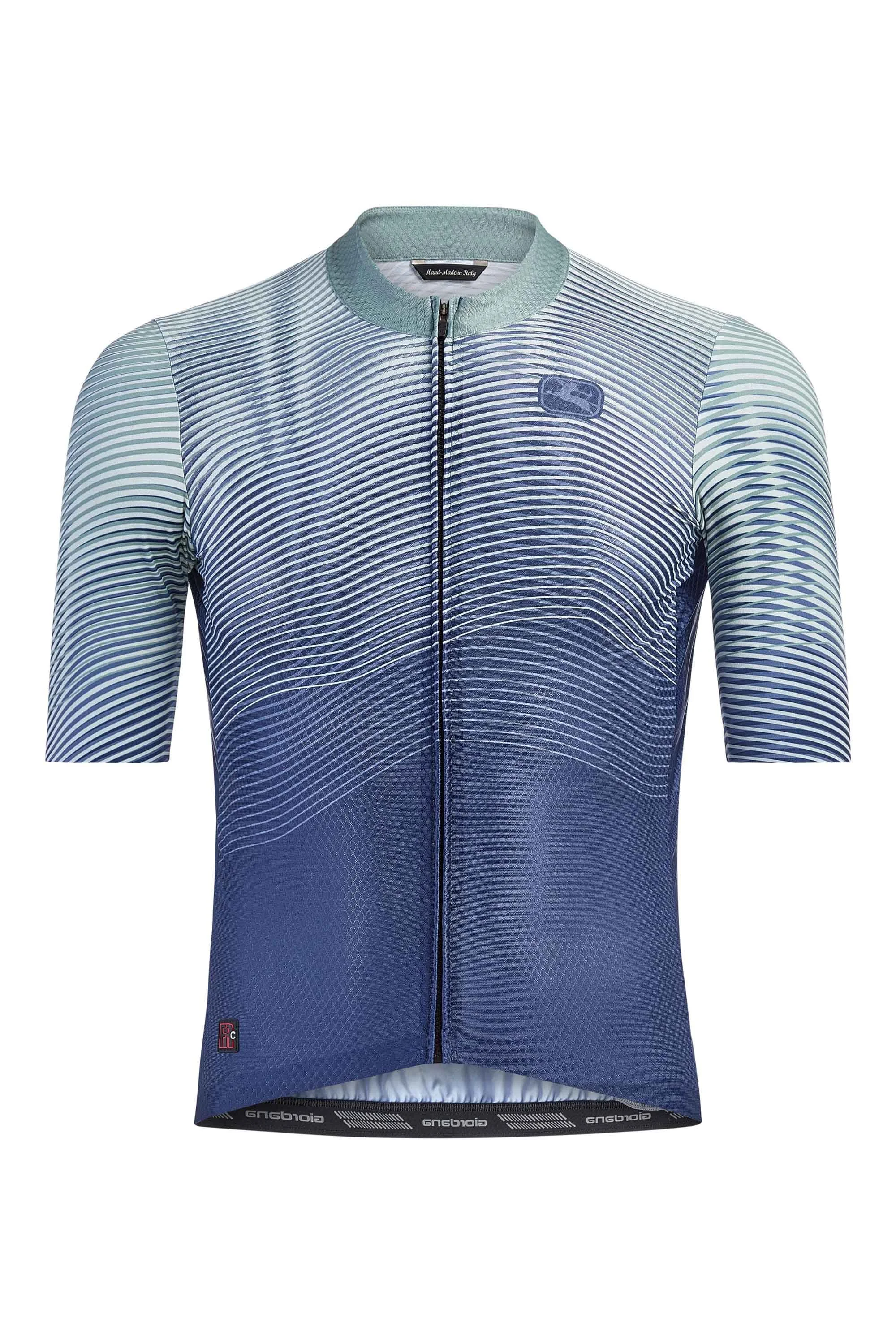Ein blau-weißes, enganliegendes Fahrradtrikot mit einem Reißverschluss in der Mitte, das auf einem weißen Hintergrund präsentiert wird.