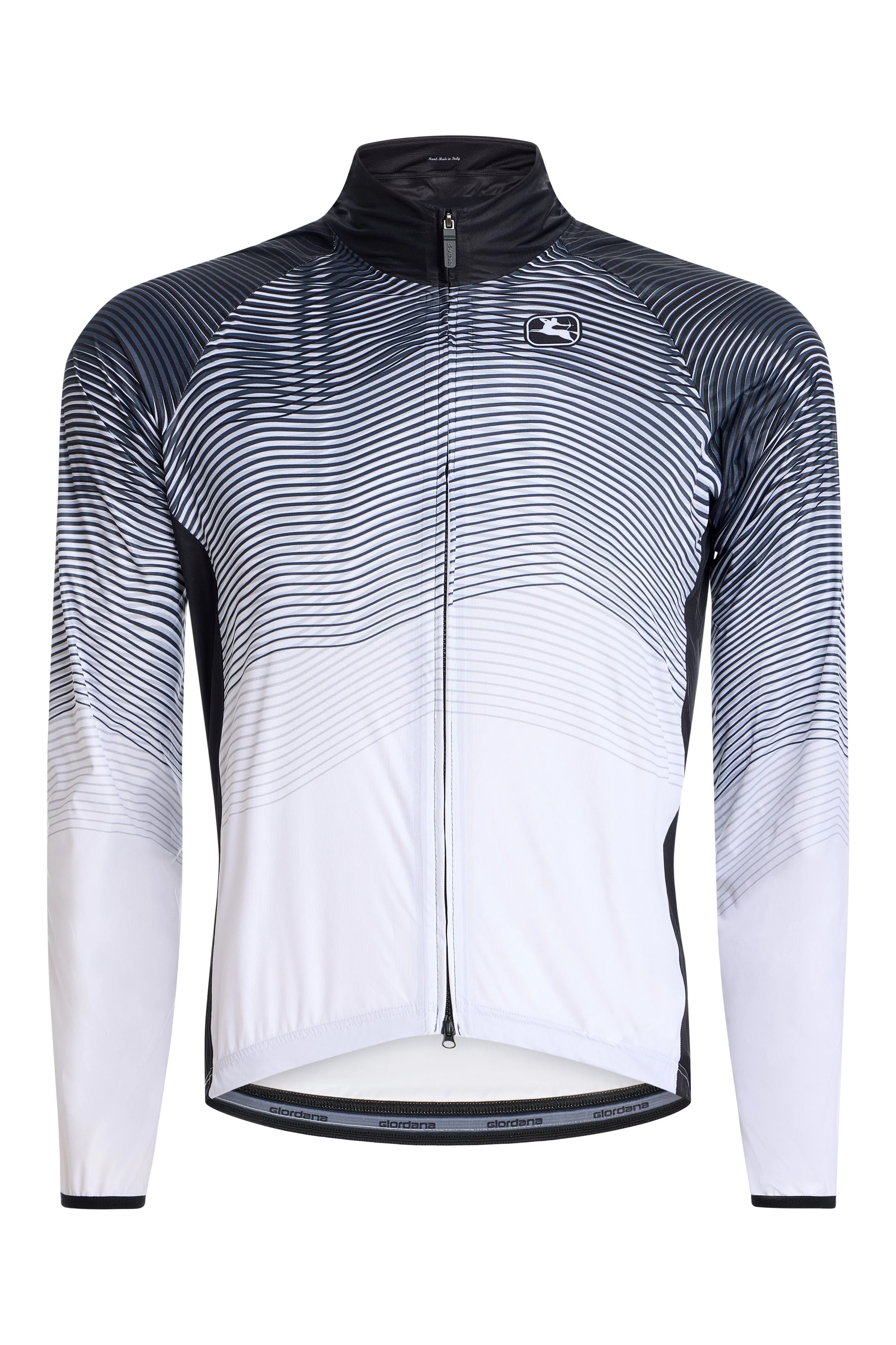 Sportjacke in Schwarz, Weiß und Blau mit Reißverschluss und Logo auf der Brust.