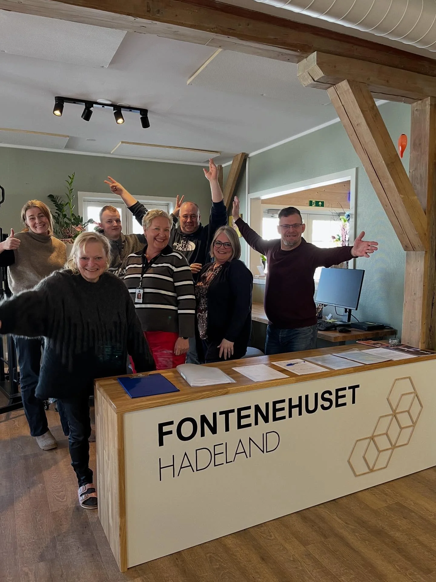 I dag har vi bes&oslash;k fra Oppl&aelig;ringskontoret &Oslash;st . Elin spiste lunsj sammen med oss og vi fikk en god prat. Det blir spennende med videre samarbeid. 🌸😊