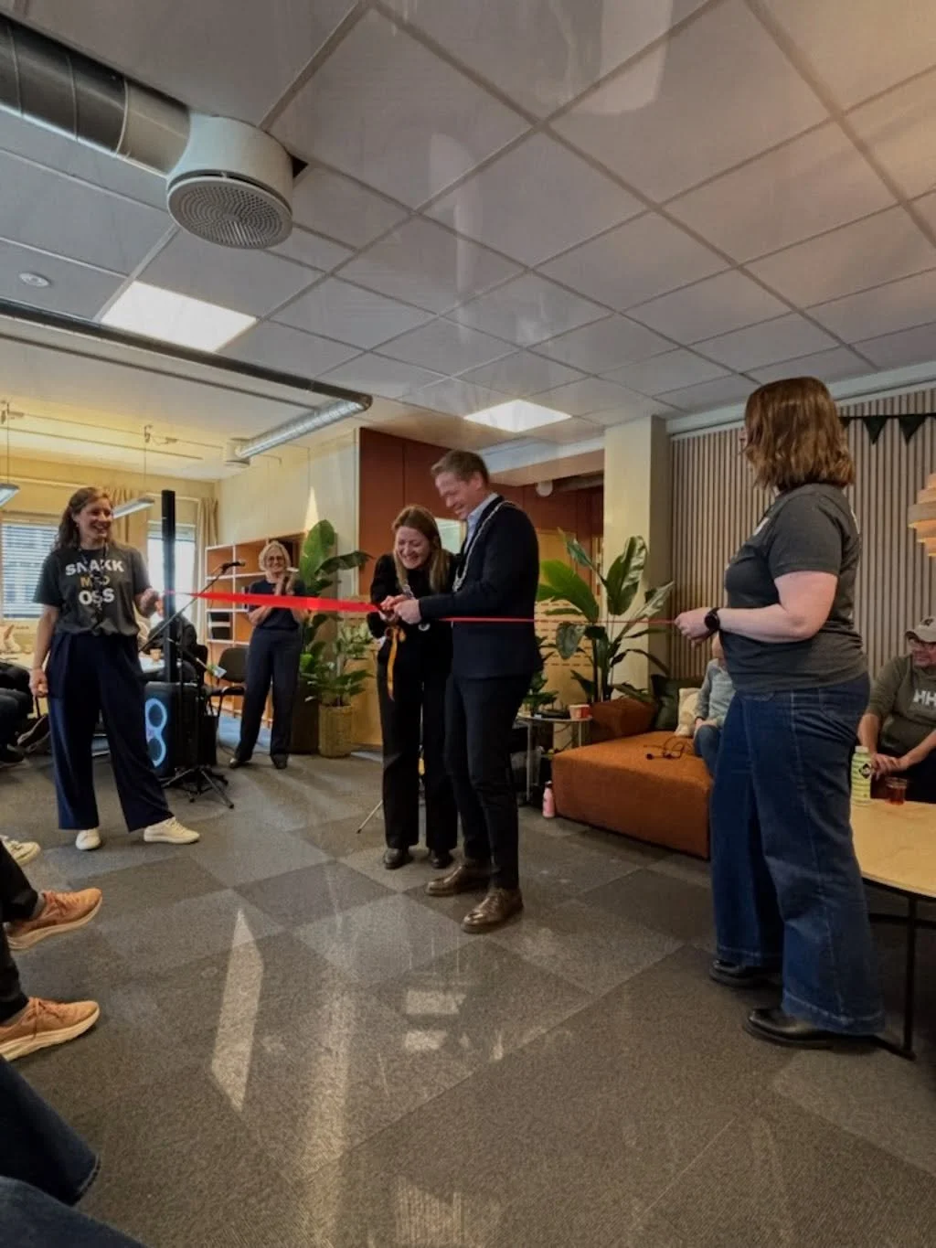 Fontenehuset Hadeland gratulerer Huset og NAV Hadeland med &aring;pningen. Vi ser fram til samarbeid til beste for ungdommen p&aring; Hadeland og samfunnet. 🧡