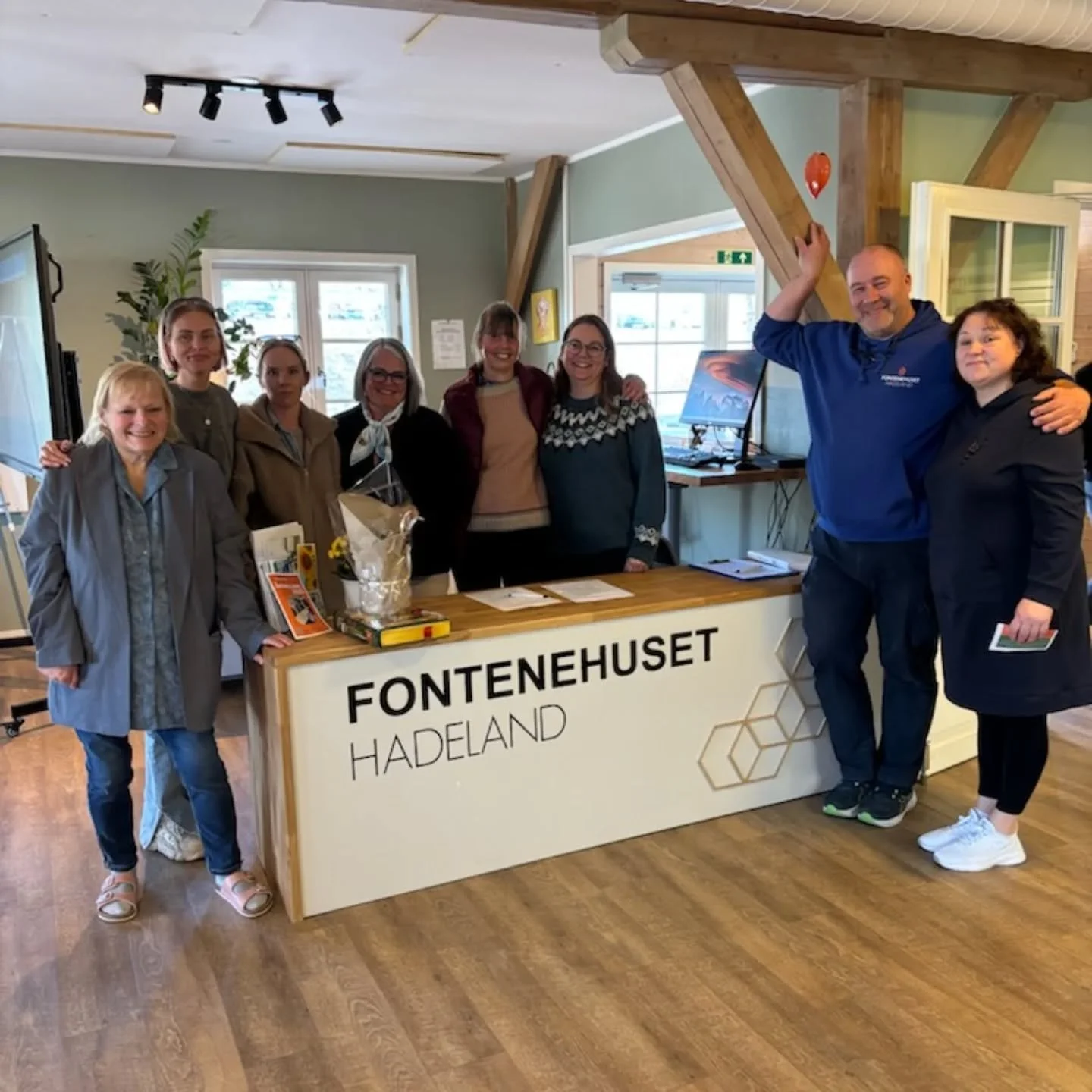 I dag har vi hatt et veldig hyggelig bes&oslash;k av @hotell.hadeland p&aring; Fontenehuset Hadeland 😊
Det har v&aelig;rt et fint samarbeid med dem i forbindelse med at Morten hos oss har f&aring;tt hospitere hos dem. Vi setter stor pris p&aring; mu