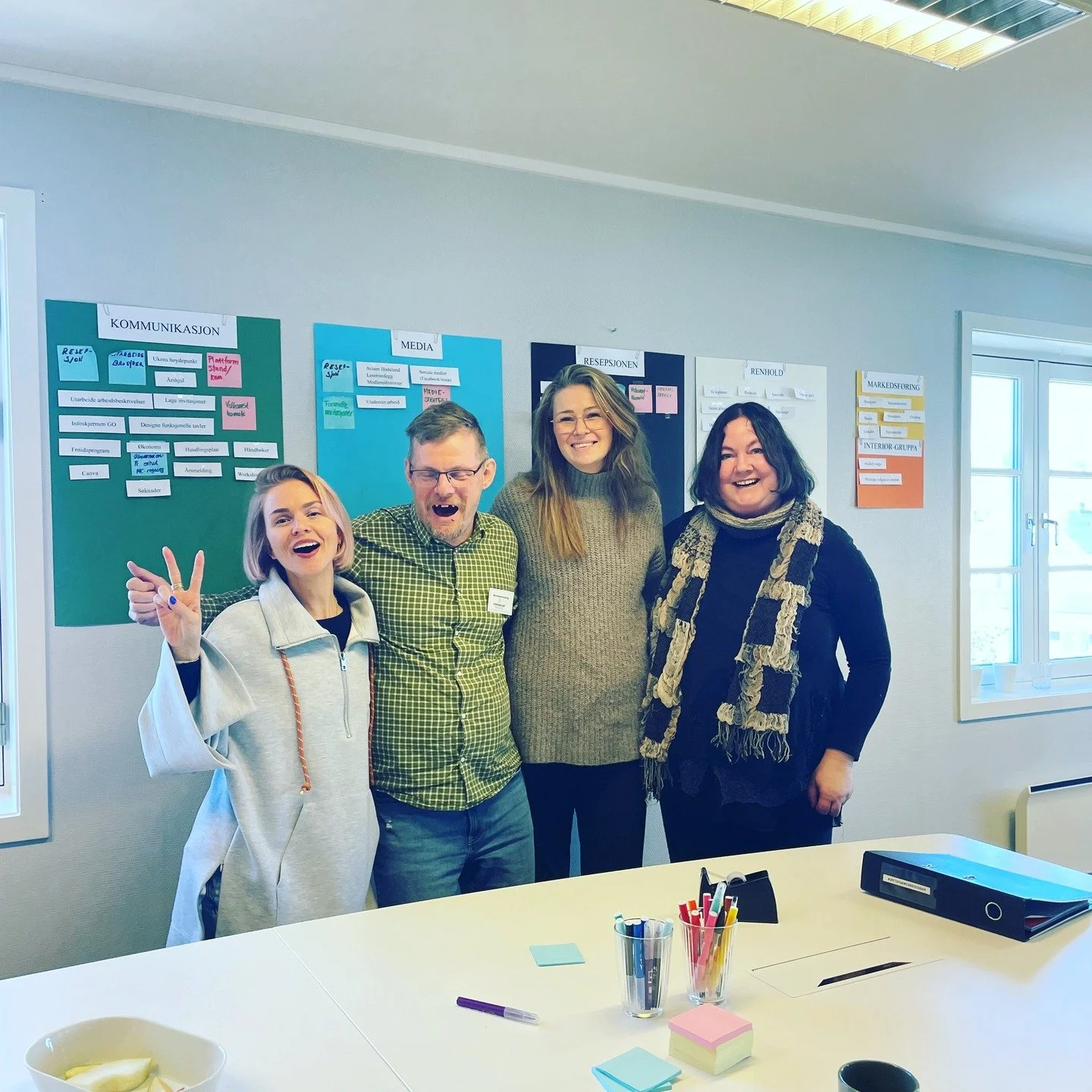 I dag har vi hatt workshop p&aring; Kommunikasjon&amp;media 🧚🏼&zwj;♀️

Vi har store forventninger til tiden fremover! Nytt hus, nye planer. Nye arbeidstavler og nye arbeidsbeskrivelser st&aring;r p&aring; tapetet!