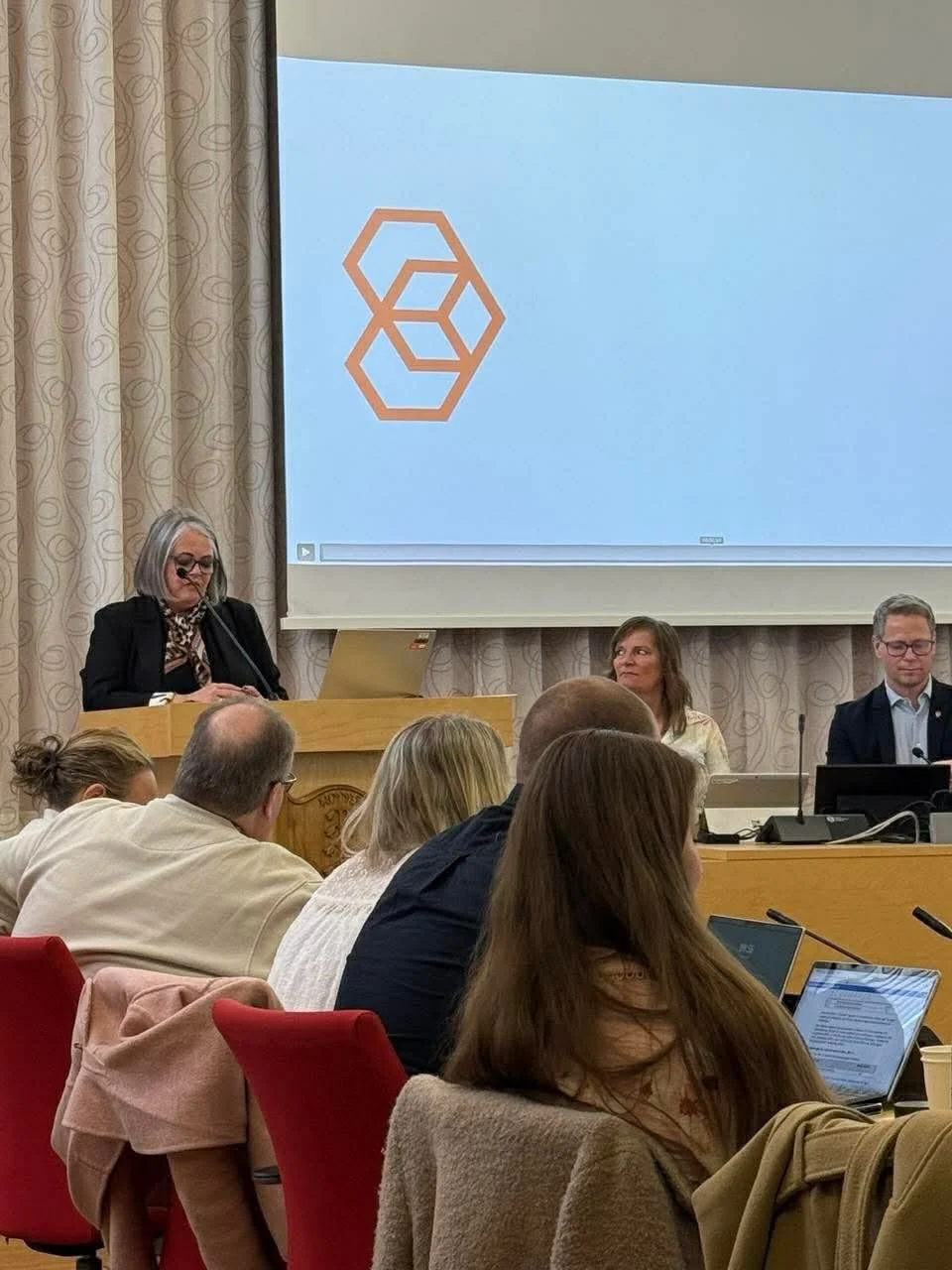 En del av arbeidet v&aring;rt er &aring; fortelle hva vi er og hvem vi er, nettopp for &aring; kunne treffe flest mulig! I dag har vi holdt innlegg i Kommunestyrem&oslash;te i @lunnerkommune. Det krever en del, men med tro p&aring; det vi gj&oslash;r