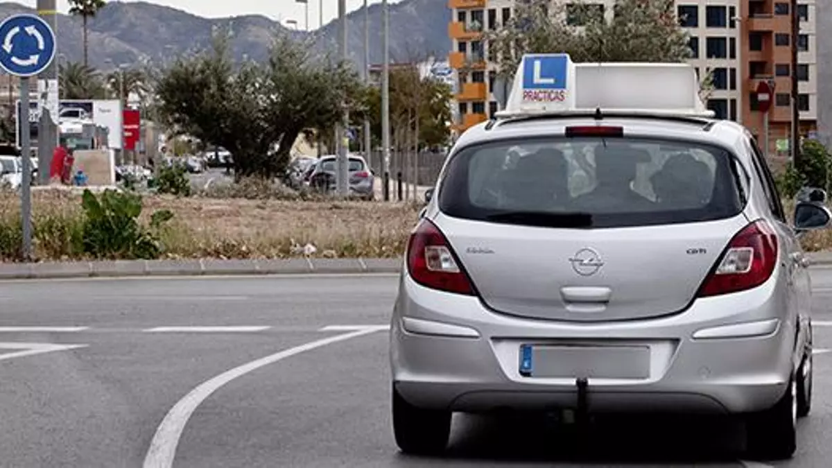 La propuesta de Competencia para poder sacarse el carnet de conducir en España sin ir a la autoescuela