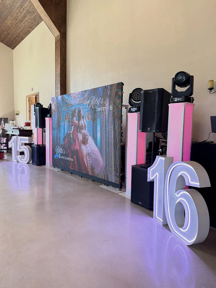 LED marquee numbers 15 and 16 beside an LED video wall at a quinceañera and sweet 16 celebration
