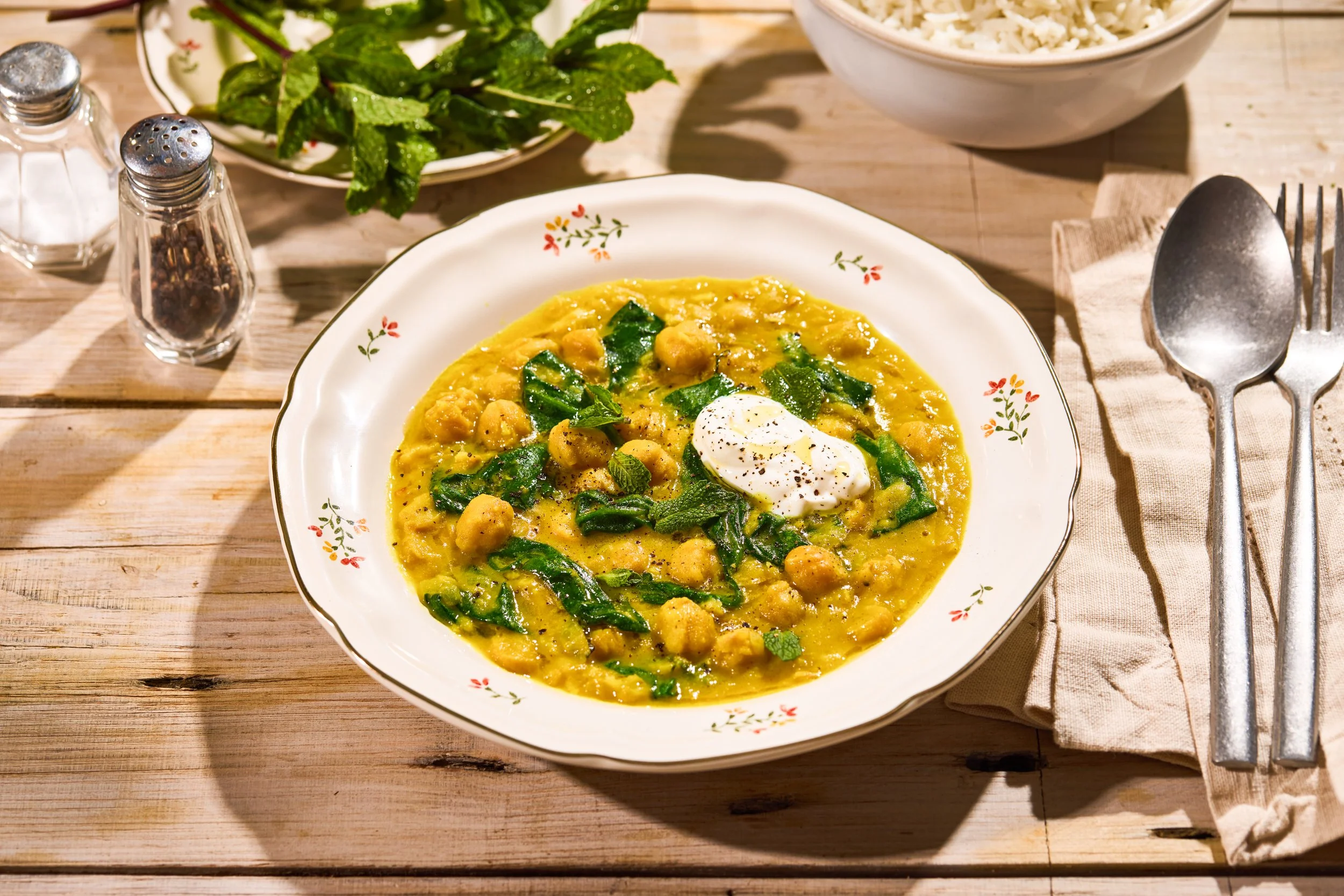 Chickpea and turmeric stew with spinach and Greek yoghurt