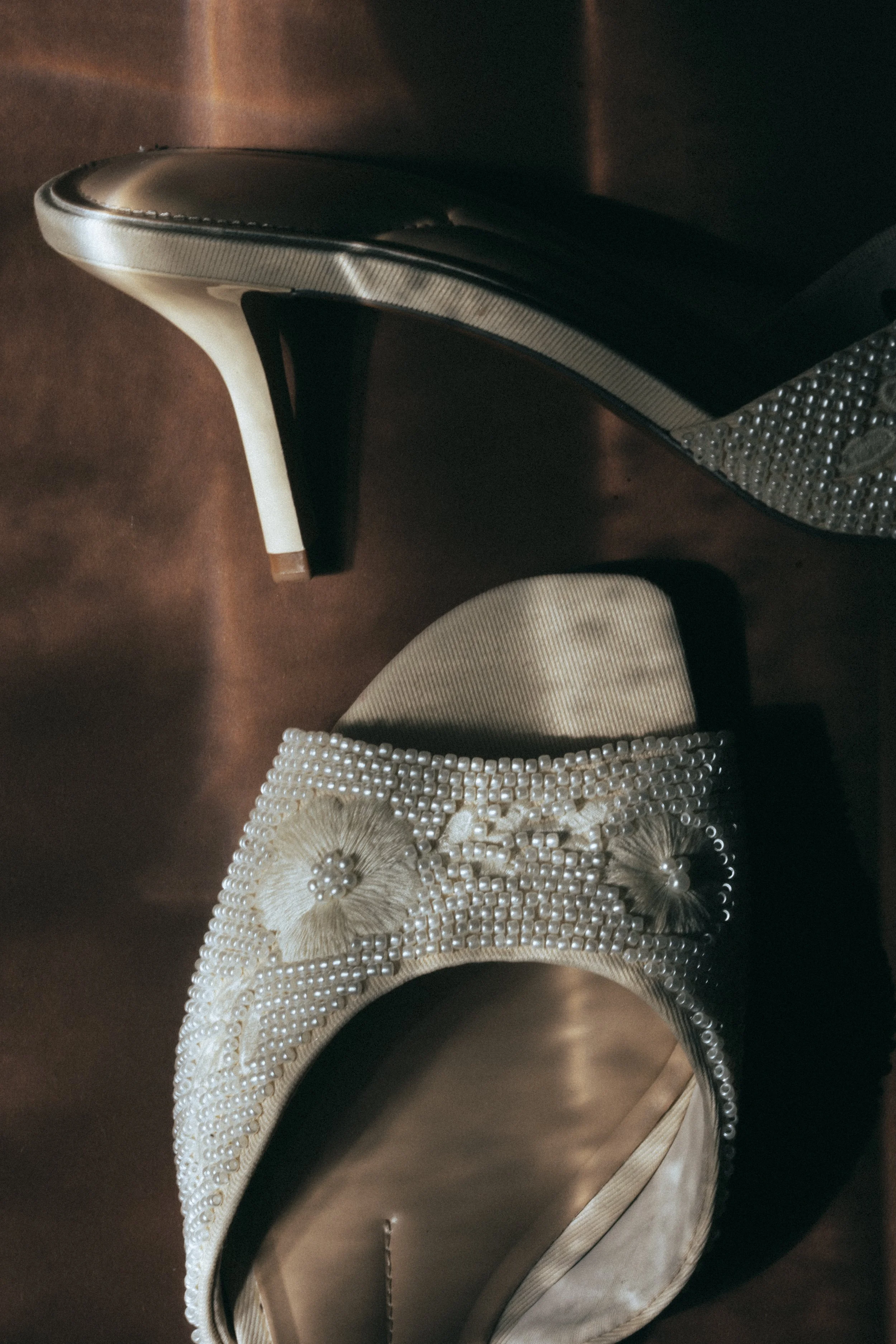 Schuhe_braun_Wasserreflektion_010.jpg