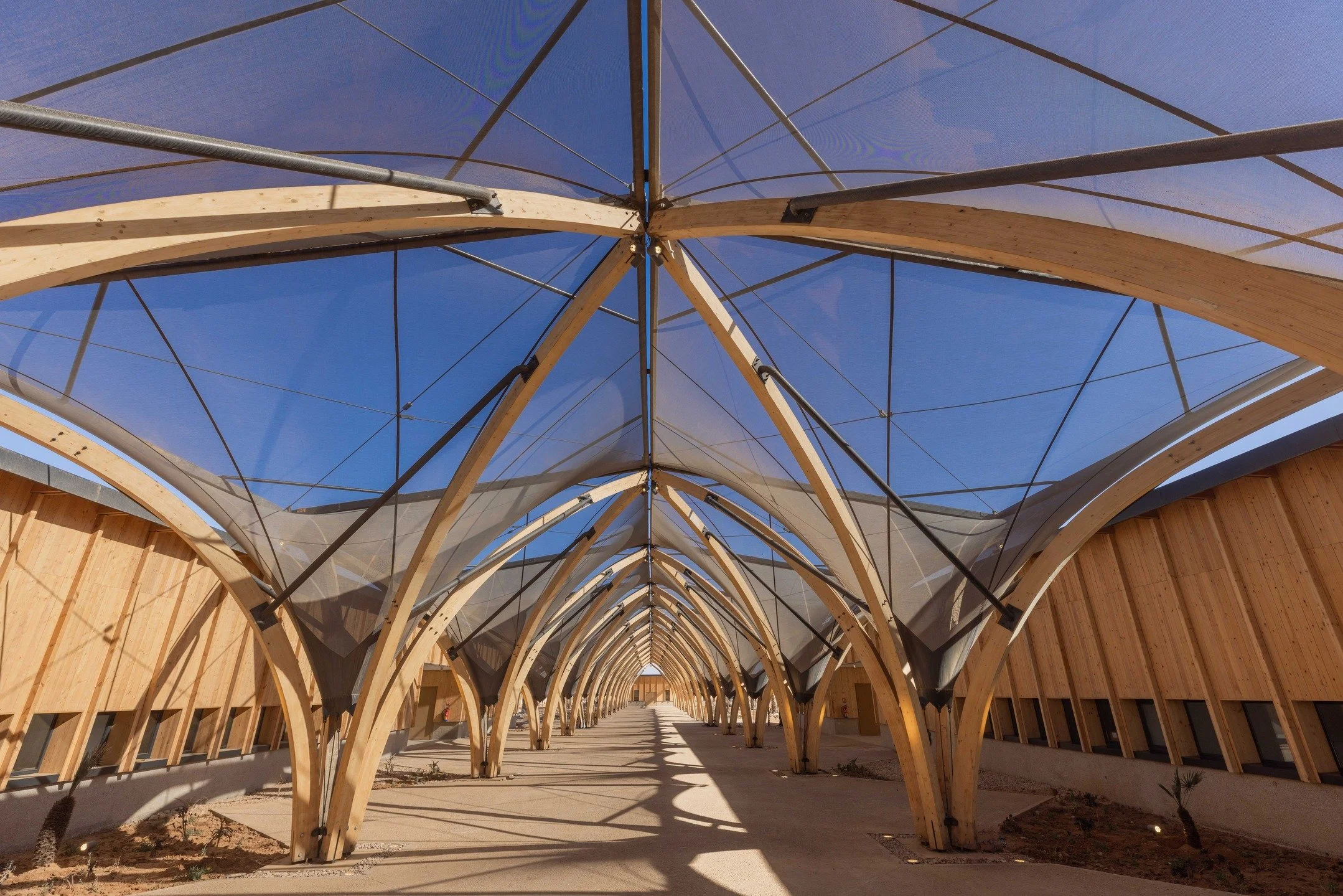 Part of the Mohammed VI Polytechnic University and the Lyc&eacute;e d&rsquo;Excellence (LYDEX) are finished ! 

The first phase of this ambitious project is coming to an end.

Through these images, discover how the shaded patios link the different sp
