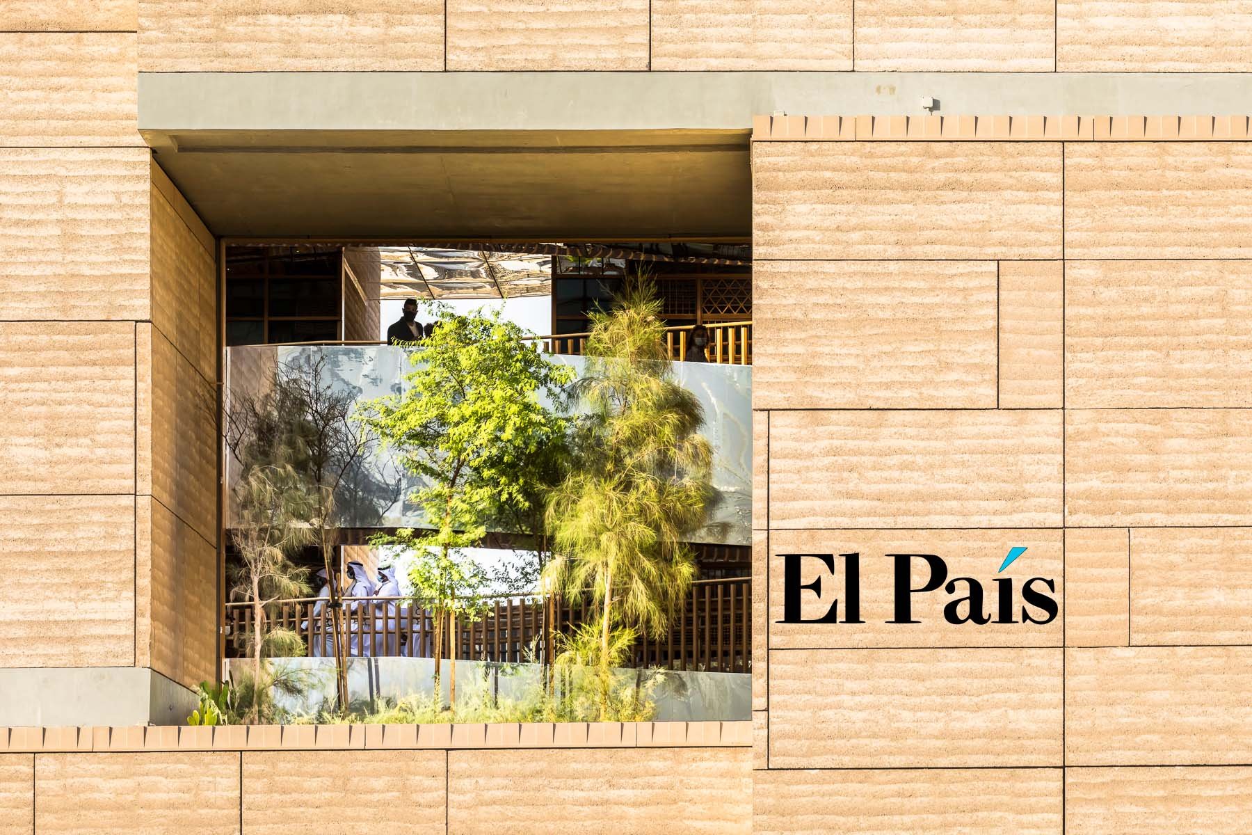 ElPaís 
OCT. 14, 2021 | Tarik Oualalou’s article in El País - “It is in Africa where we can learn to be nomads again and not refugees”