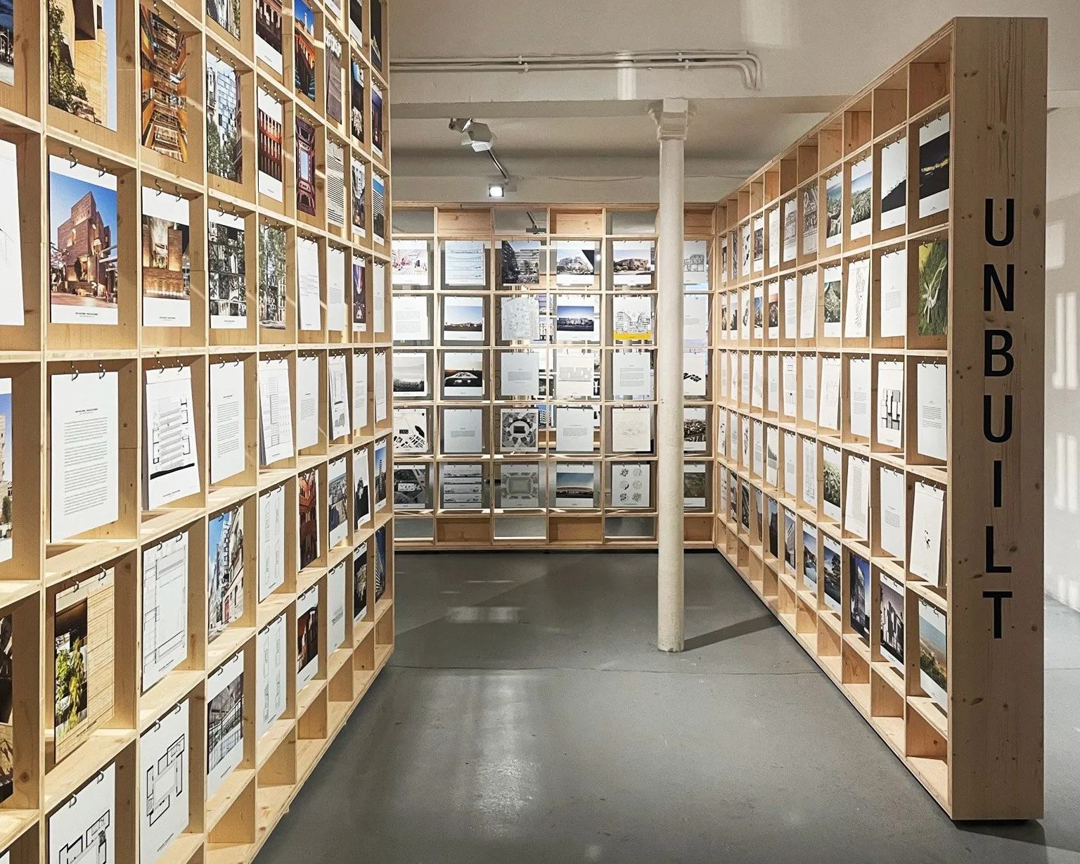 EXPO
NOV. 2023 | Ouverture de l’exposition Built/Unbuilt/Unbuildable à la Galerie d’Architecture du 4/11 au 02/12