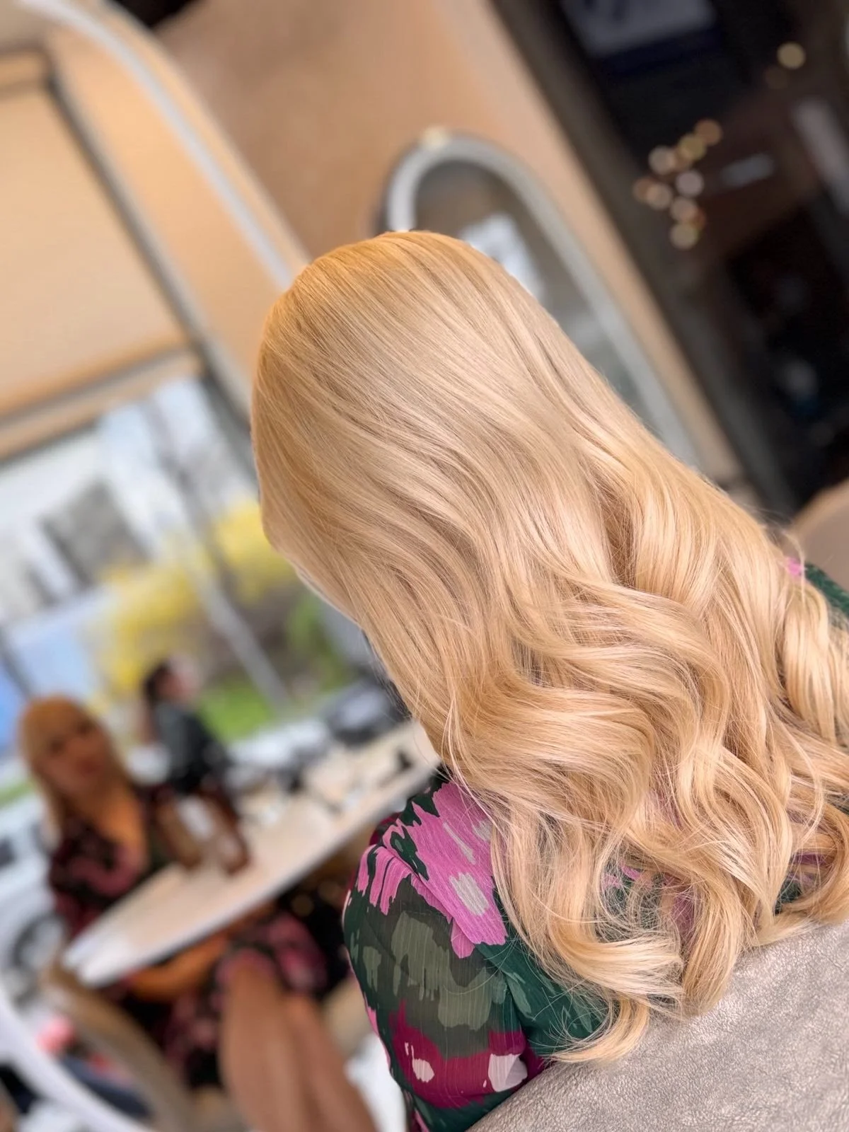 Coco dry bar and nail house софия, подстригване, боядисване, маникюр, фризьорство,официални прически, балеаж, колористика