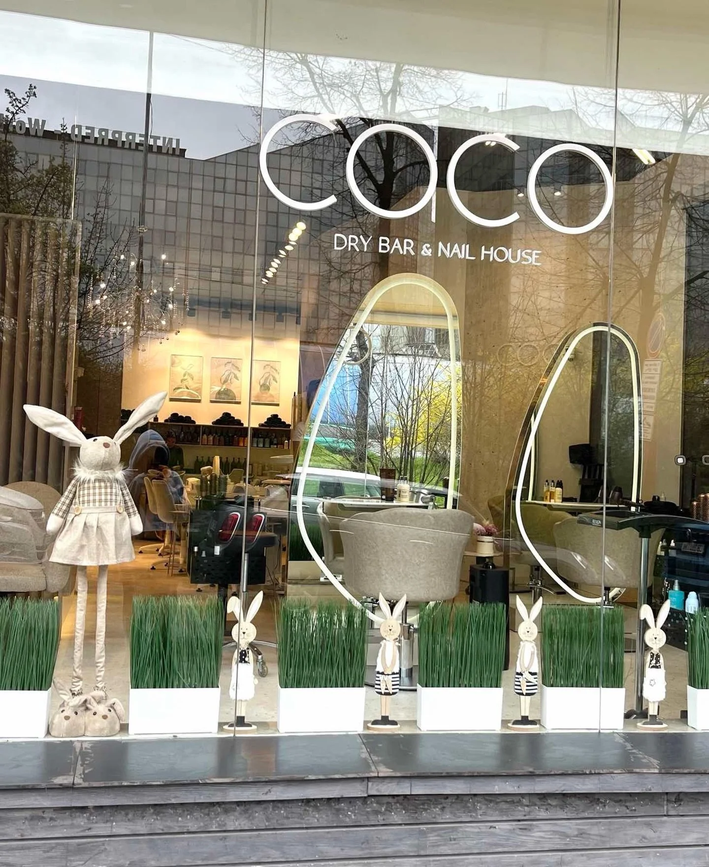 Христос Воскресе!
Нека домовете ви бъдат изпълнени със светлина, мир и любов.

Поздрави от нашите 🐇