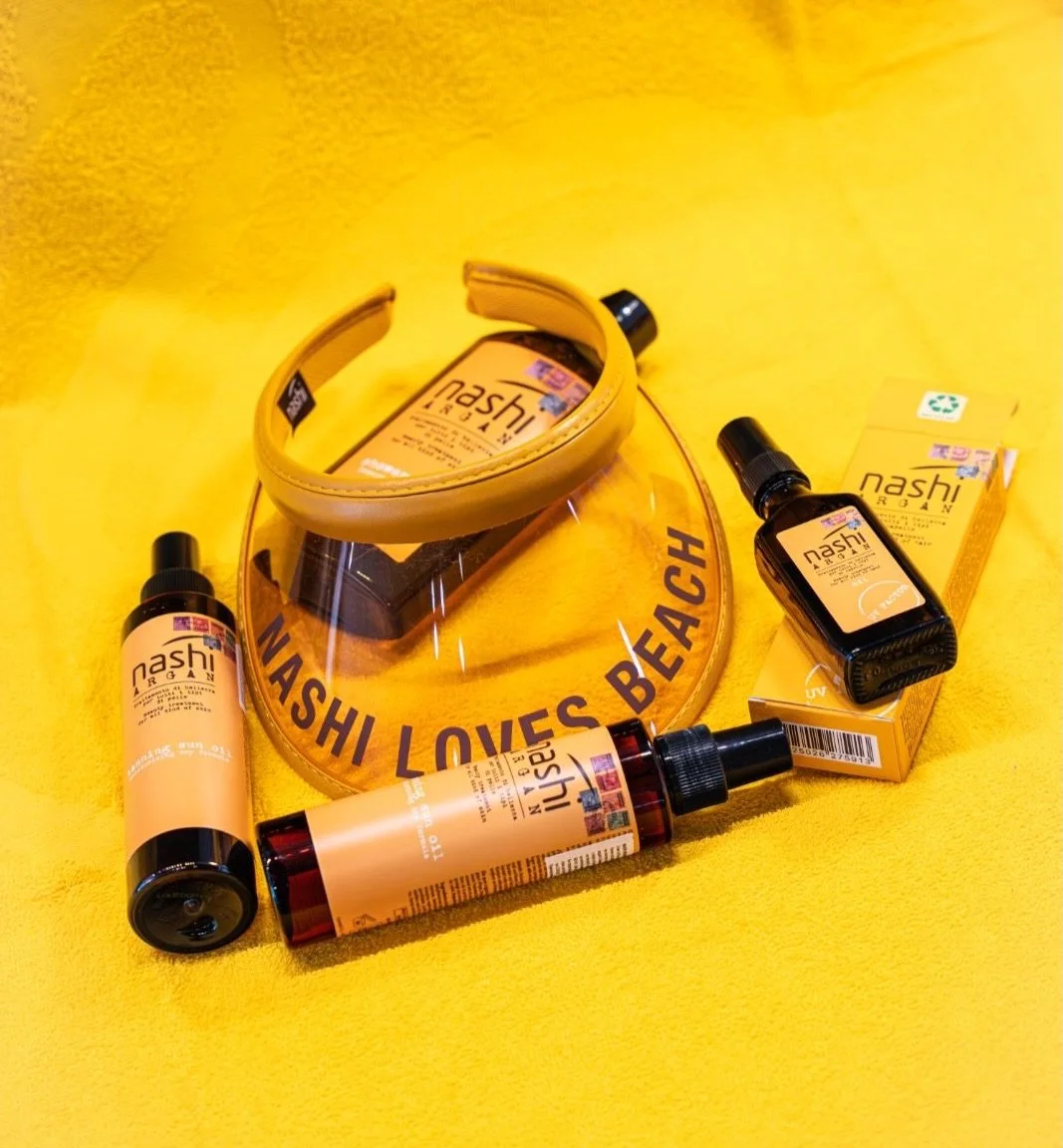 5-те незаменими продукта за лятната грижа за косата ☀️

Шампоан, балсам, олио, Beach Spray и маска от Nashi Argan &ndash; перфектната комбинация за защита, хидратация и сияен блясък през цялото лято. ✨🤍

Всеки продукт е създаден, за да подхранва и п