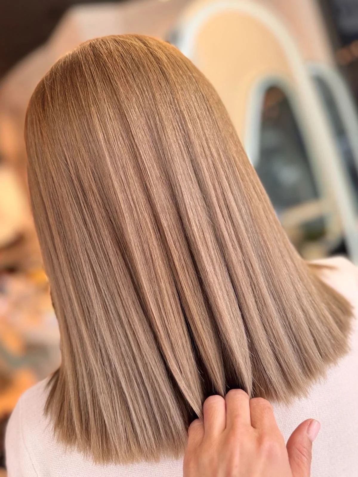 Coco dry bar and nail house софия, подстригване, боядисване, маникюр, фризьорство,официални прически, балеаж, колористика