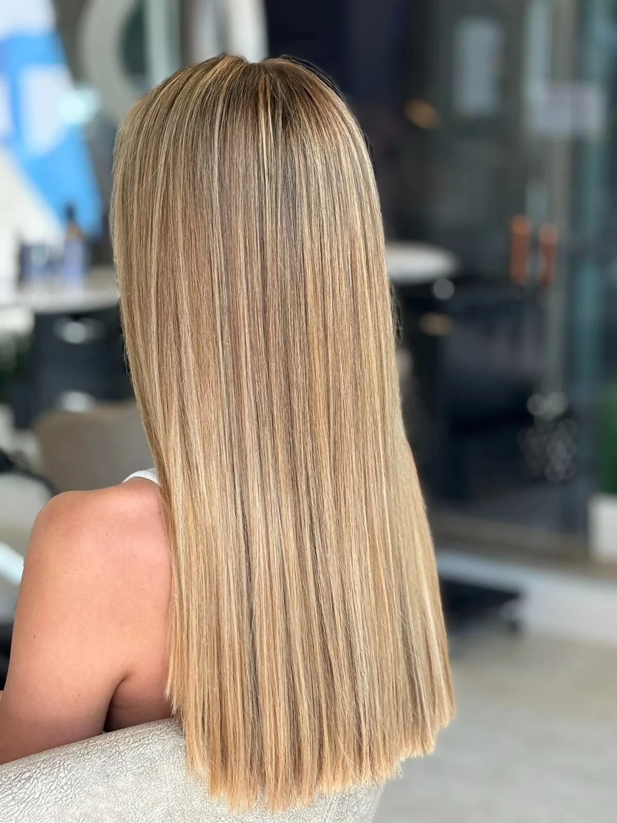 Coco dry bar and nail house софия, подстригване, боядисване, маникюр, фризьорство,официални прически, балеаж, колористика