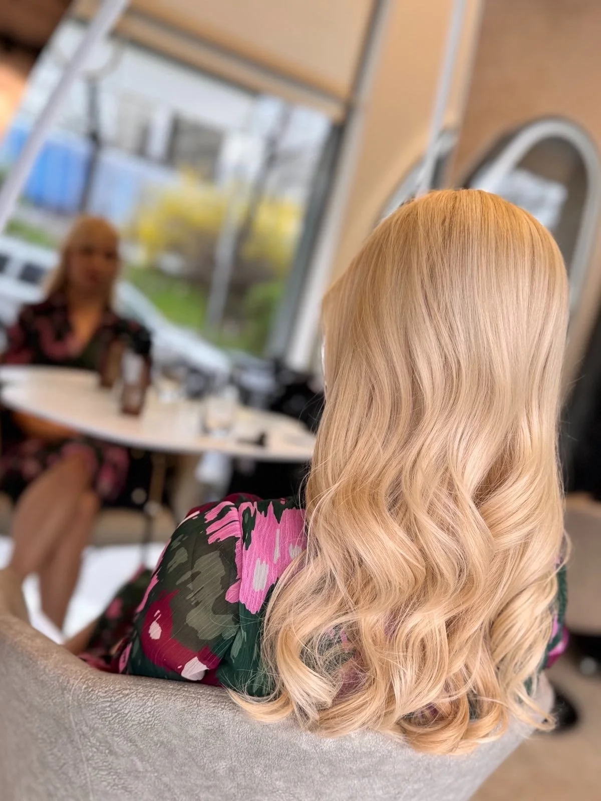 Coco dry bar and nail house софия, подстригване, боядисване, маникюр, фризьорство,официални прически, балеаж, колористика