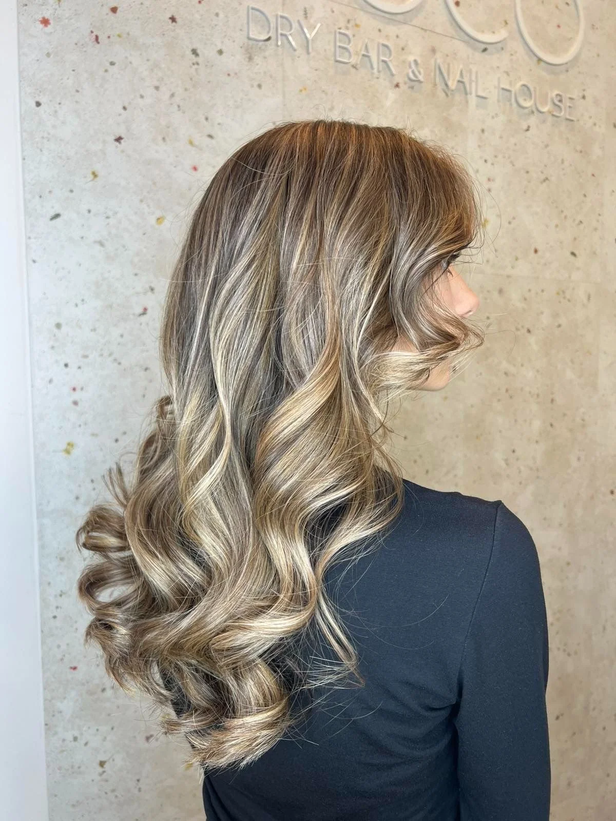 Coco dry bar and nail house софия, подстригване, боядисване, маникюр, фризьорство,официални прически, балеаж, колористика