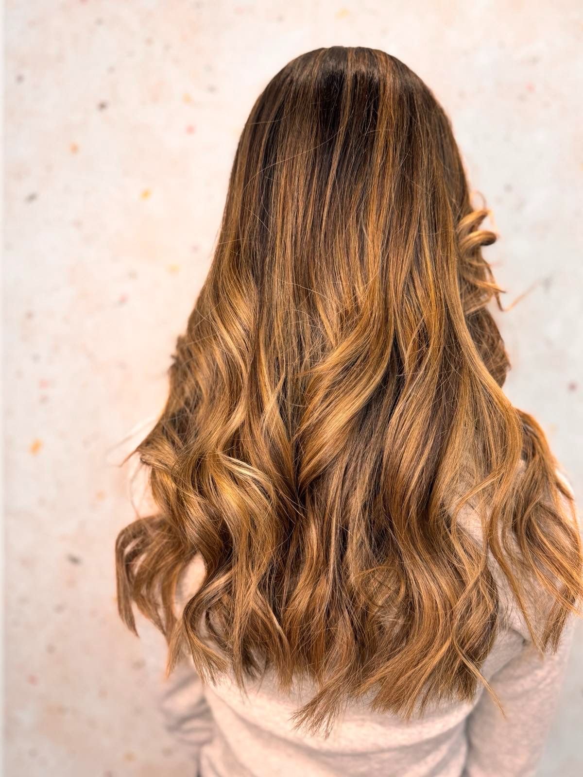 Coco dry bar and nail house софия, подстригване, боядисване, маникюр, фризьорство,официални прически, балеаж, колористика