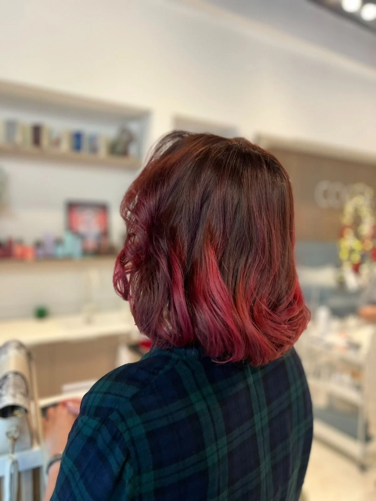 Coco dry bar and nail house софия, подстригване, боядисване, маникюр, фризьорство,официални прически, балеаж, колористика