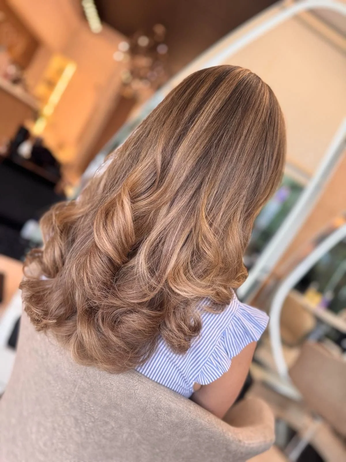 Coco dry bar and nail house софия, подстригване, боядисване, маникюр, фризьорство,официални прически, балеаж, колористика