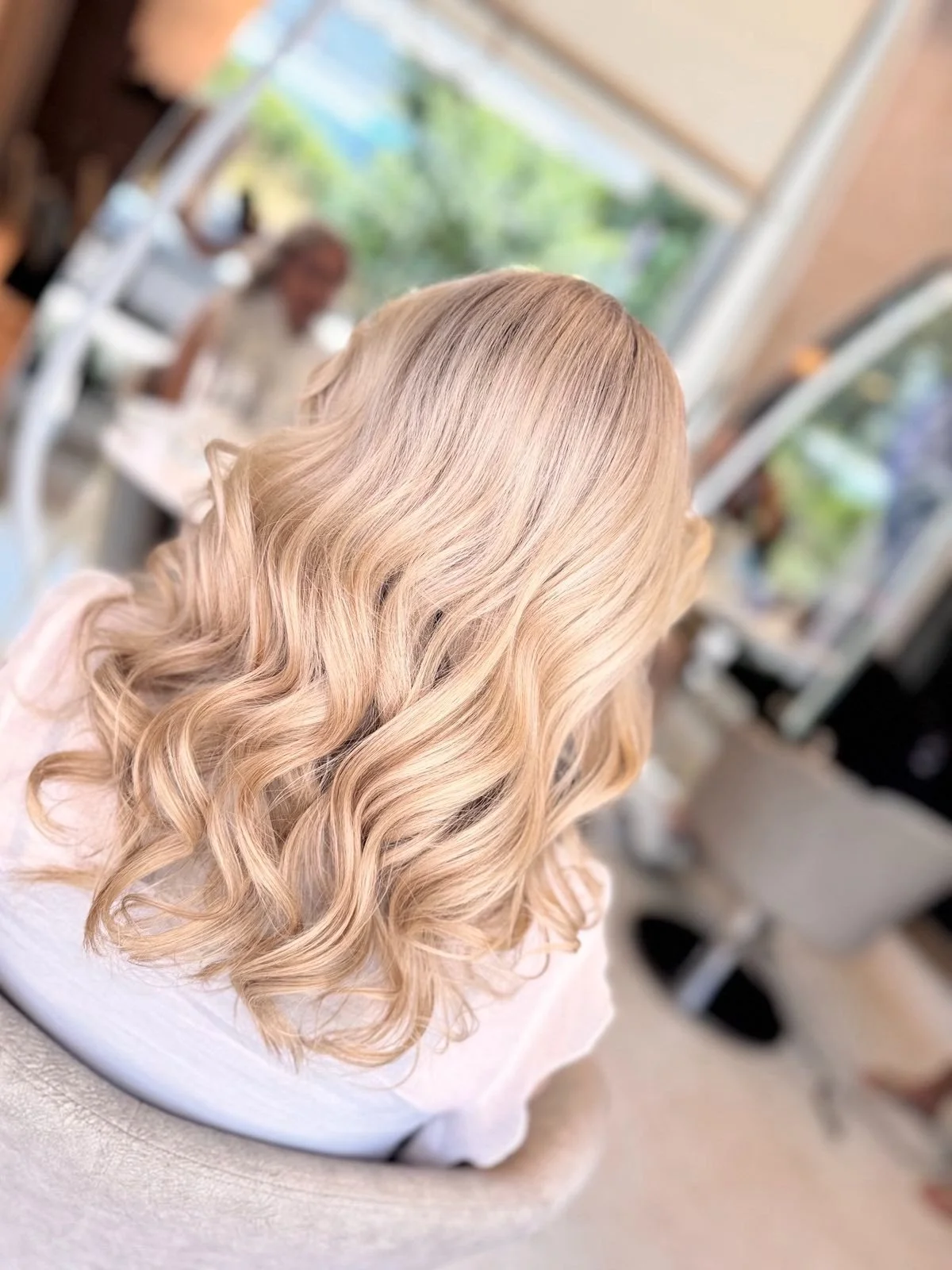 Coco dry bar and nail house софия, подстригване, боядисване, маникюр, фризьорство,официални прически, балеаж, колористика