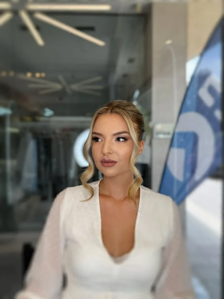 Coco dry bar and nail house софия, грим и официални прически