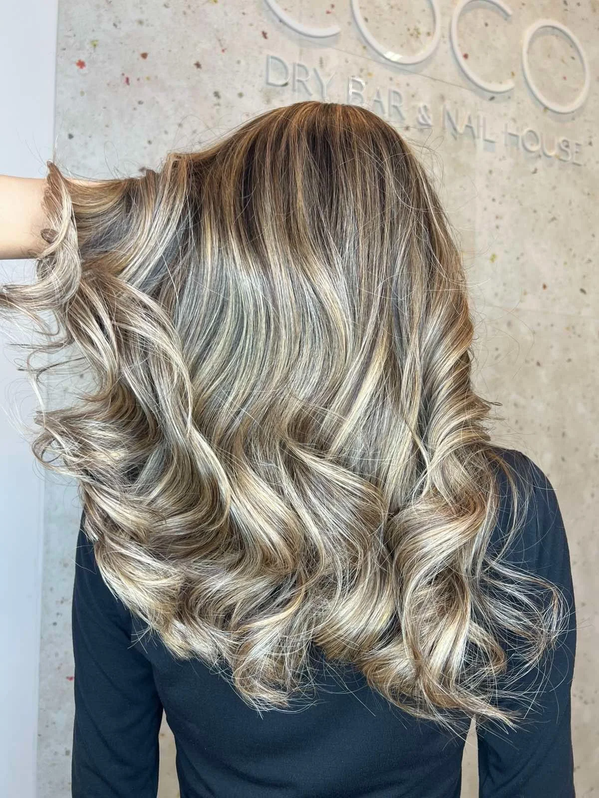 Coco dry bar and nail house софия, подстригване, боядисване, маникюр, фризьорство,официални прически, балеаж, колористика