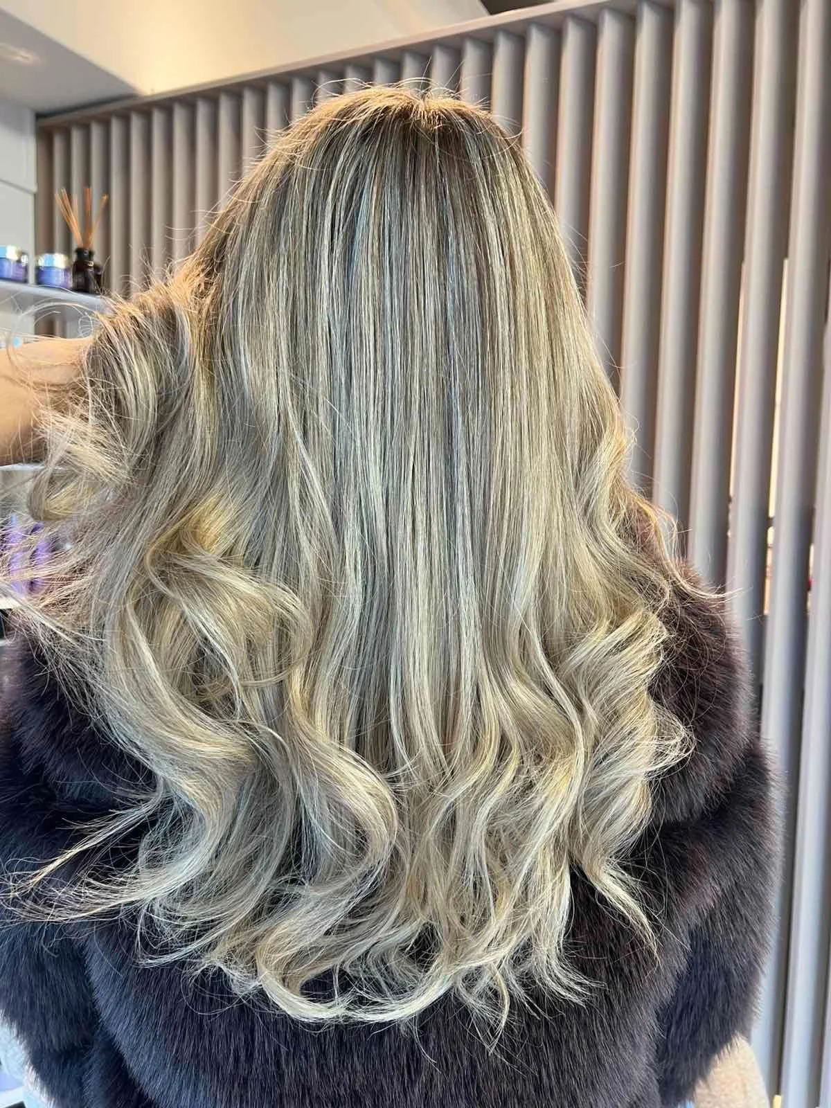 Coco dry bar and nail house софия, подстригване, боядисване, маникюр, фризьорство,официални прически, балеаж, колористика