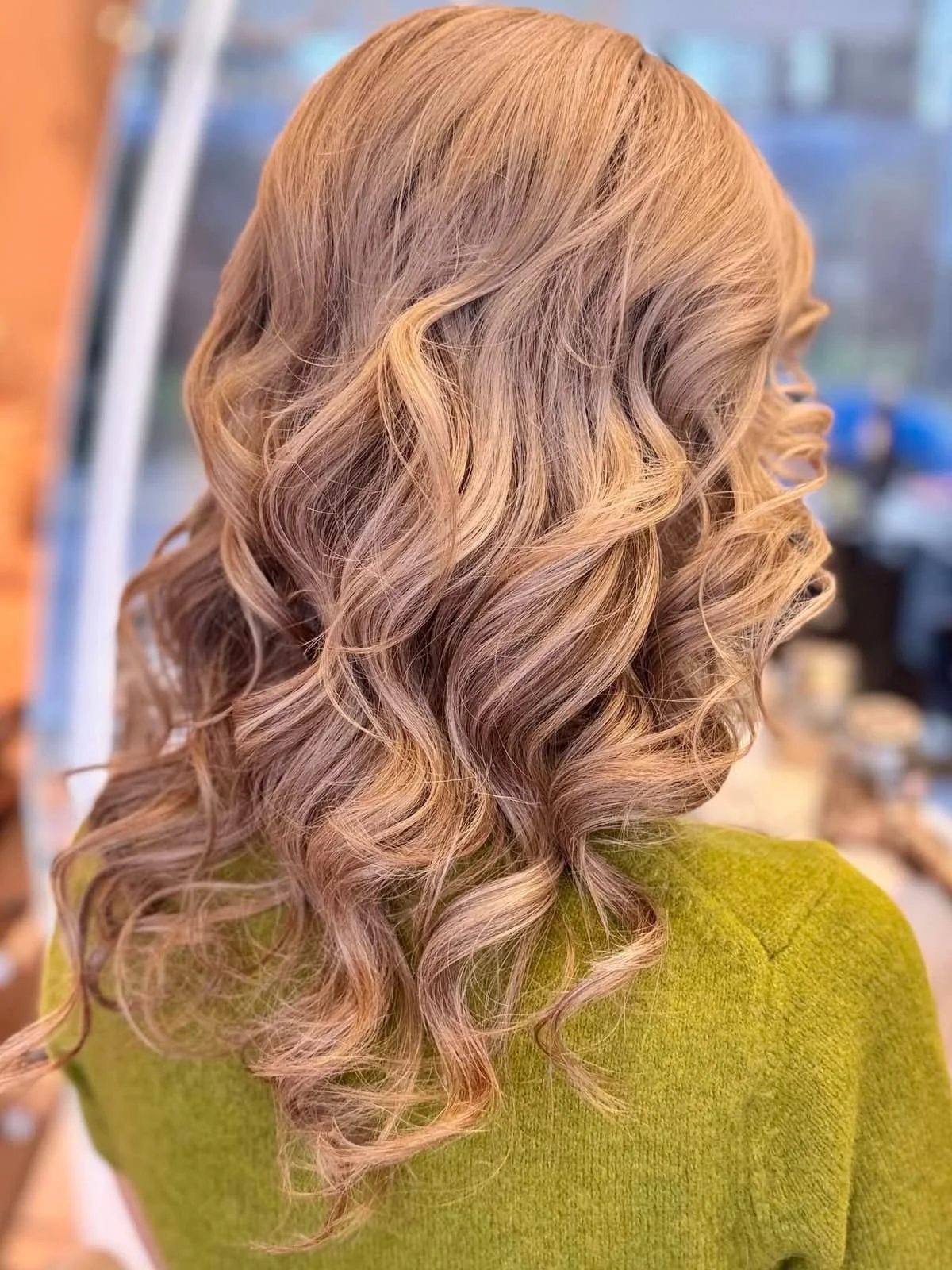 Coco dry bar and nail house софия, подстригване, боядисване, маникюр, фризьорство,официални прически, балеаж, колористика