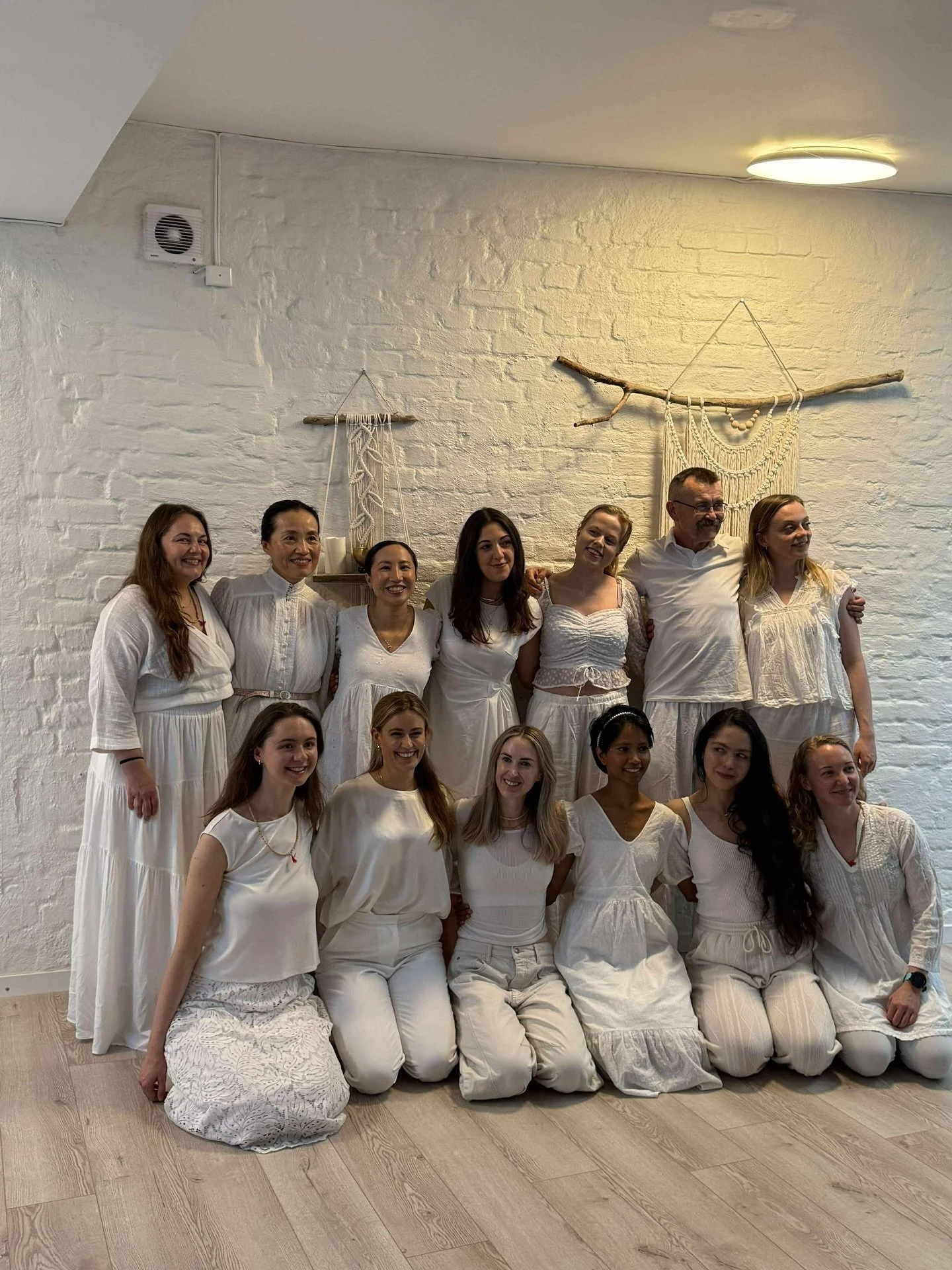 Exactly a year ago, I started my 200H Yoga Teacher Training at @atmanyogaschool &mdash; a training that completely changed my life (if you watched my 2025 recap, you already know 🙈).

This time, I&rsquo;m back at @atmanyogaschool as part of their te