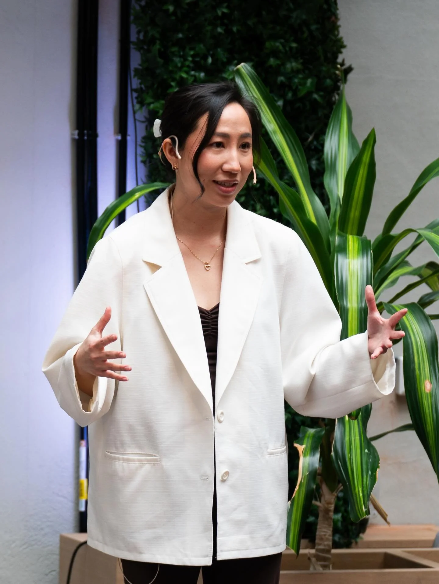 Sist uke var jeg s&aring; heldig &aring; bli invitert av @_kraftcollective til &aring; holde en mindfulness-sesjon p&aring; eventet hos @meshoslo 🧘🏻&zwj;♀️

Temaet var fellesskap. Fellesskap handler ikke bare om &aring; dele ideer og samtaler💡, me